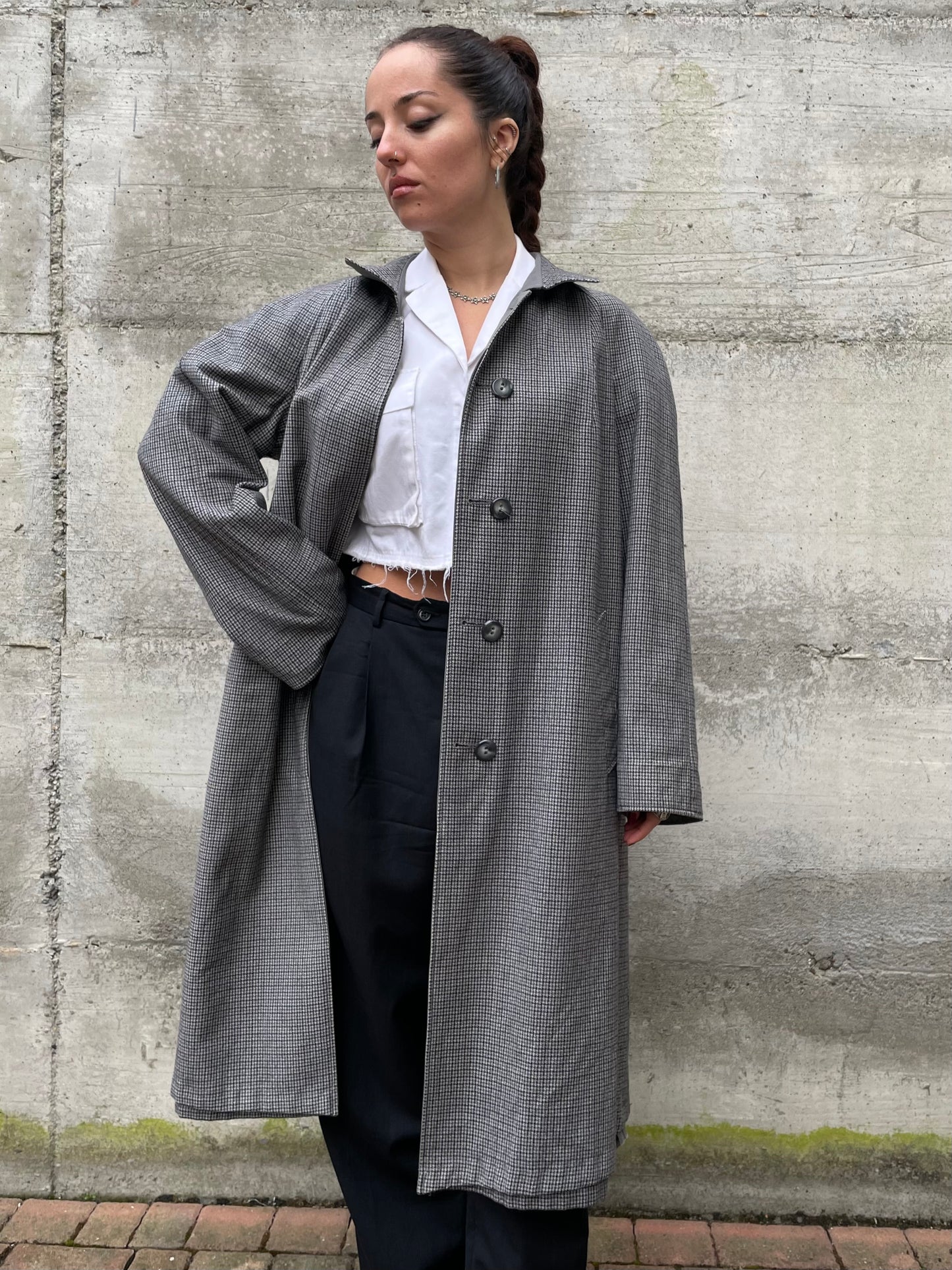 Trenchcoat/cappotto Nino monopetto double face, da un lato pura lana vergine pied de poule, dall'altro impermeabile misto cotone grigio