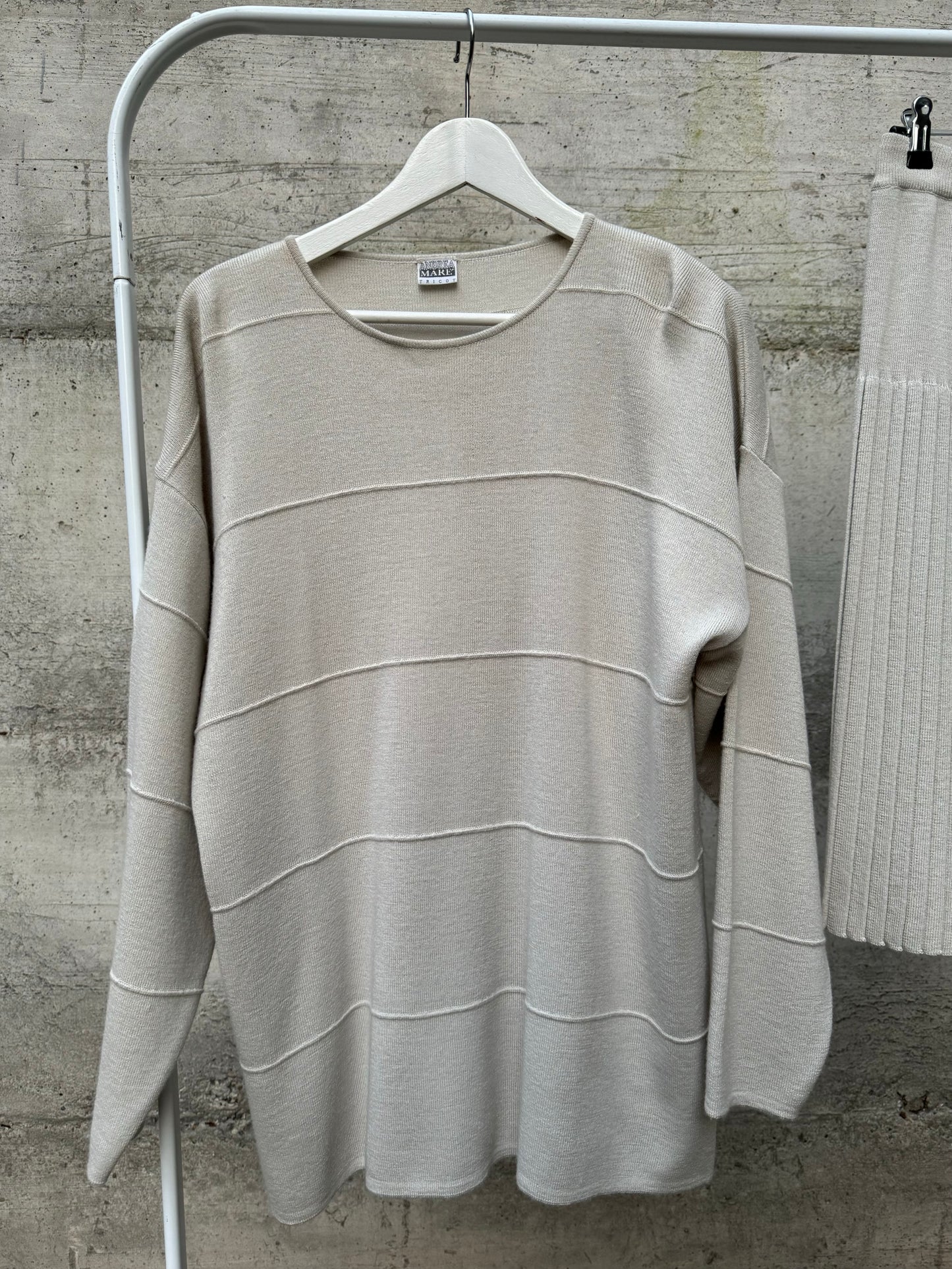 Completo in maglia sabbia, 50% lana merino, taglia M