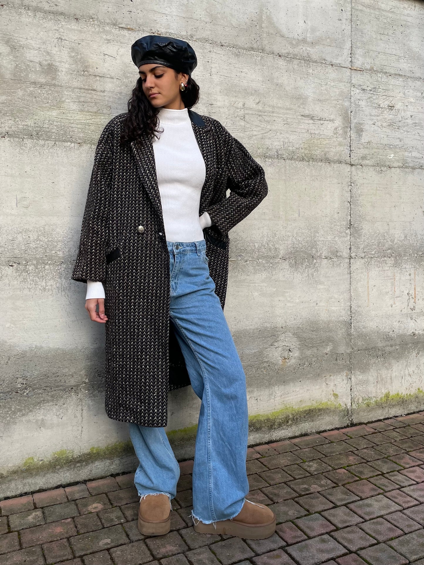 Cappotto sartoriale in lana spigato, con inserti in vera pelle