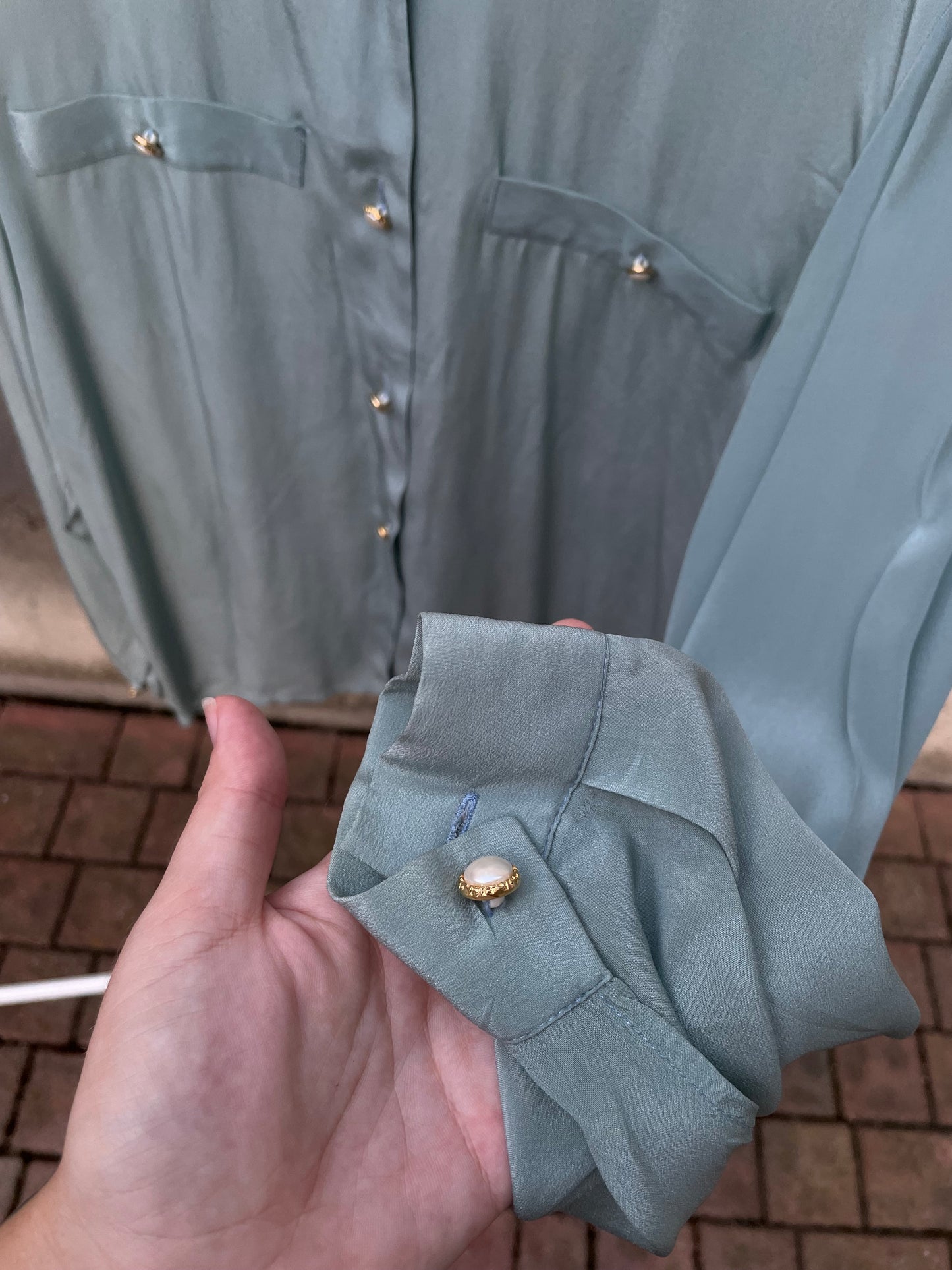 Camicia turchese in misto seta con bottoni gioiello - taglia M