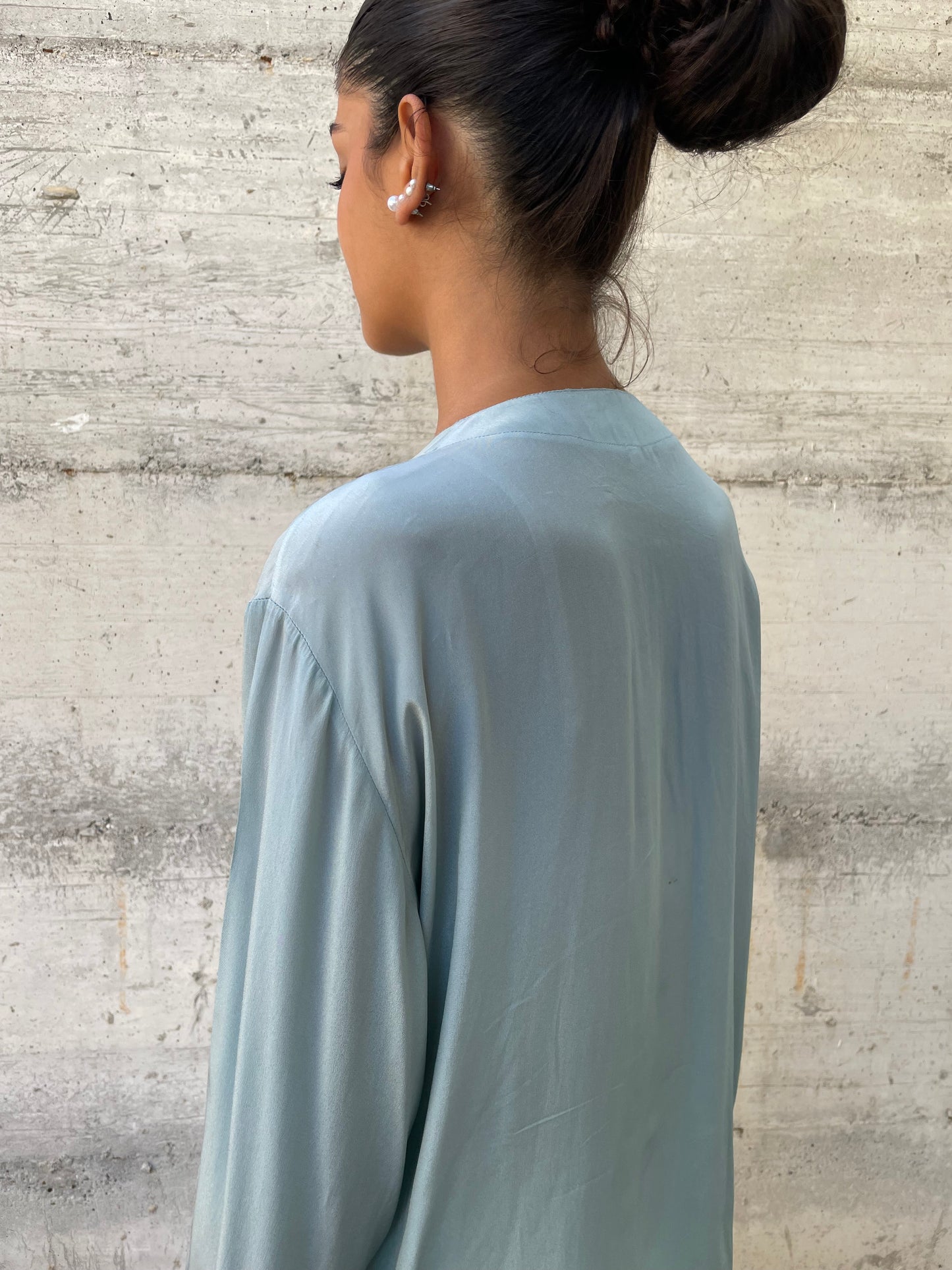 Camicia turchese in misto seta con bottoni gioiello - taglia M