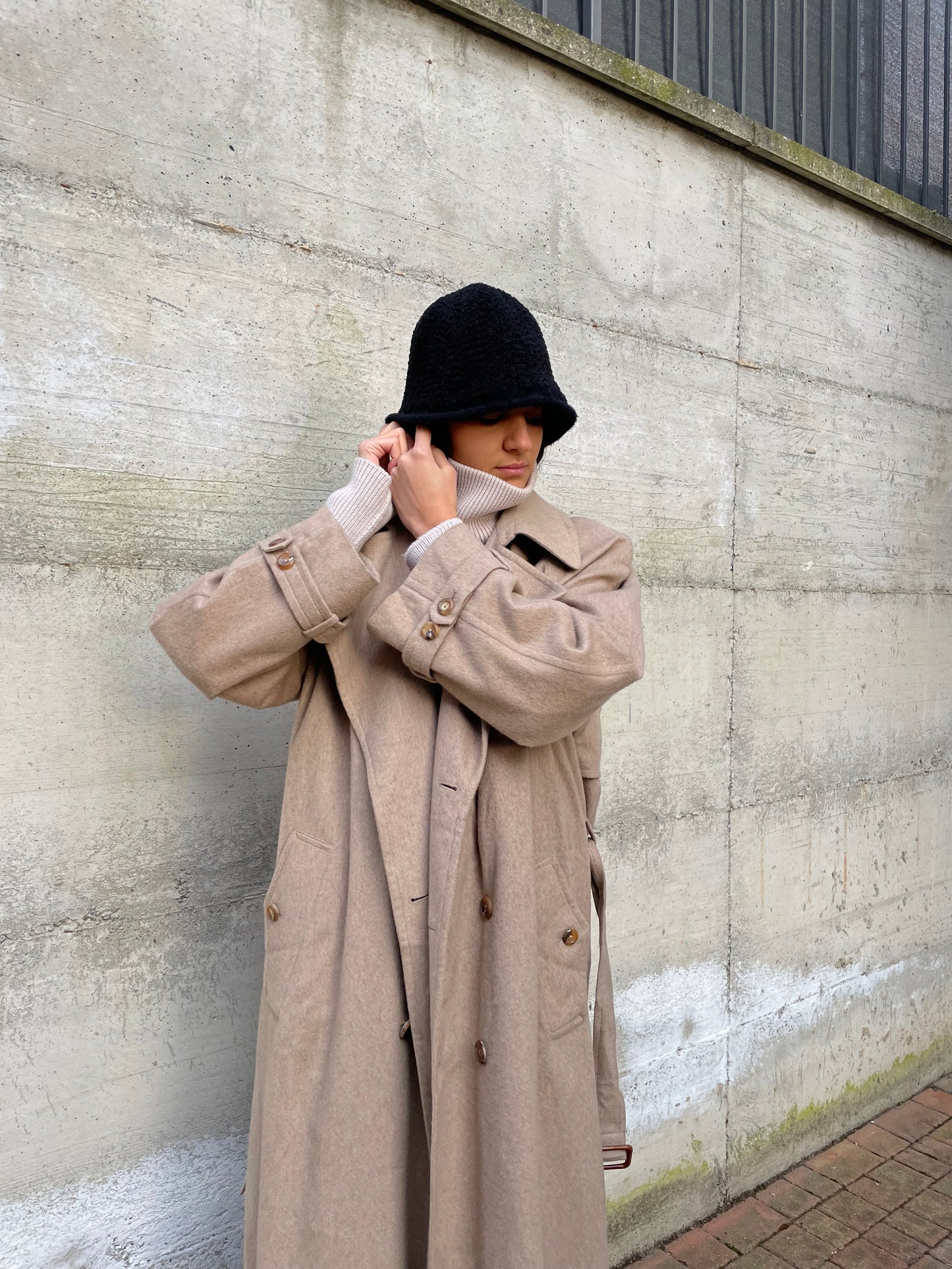 Cappotto sabbia AGNONA 100% cashmere, mezza fodera, con cintura. Taglia 48it uomo