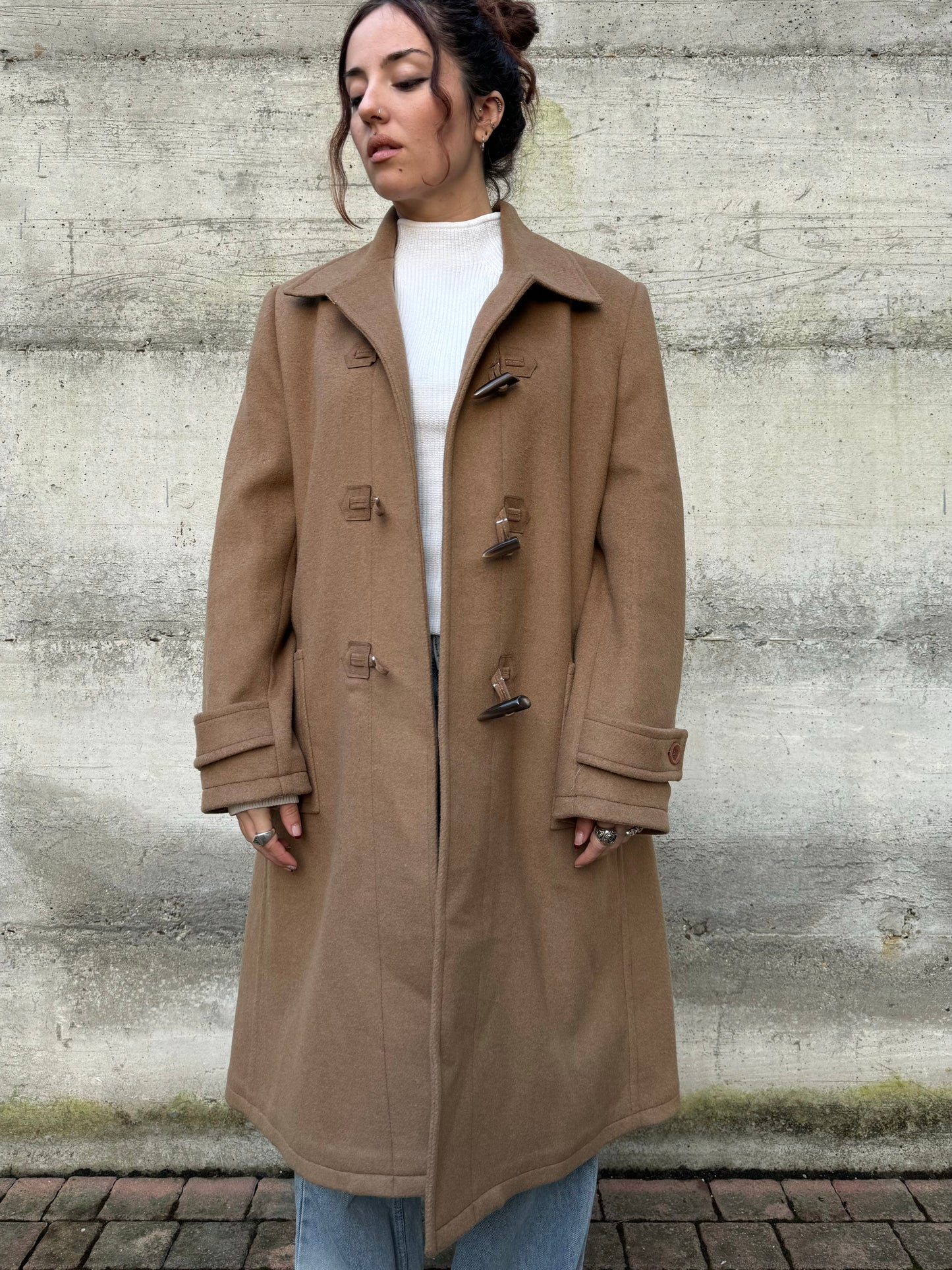 Cappotto donna cammello con alamari in lana vergine