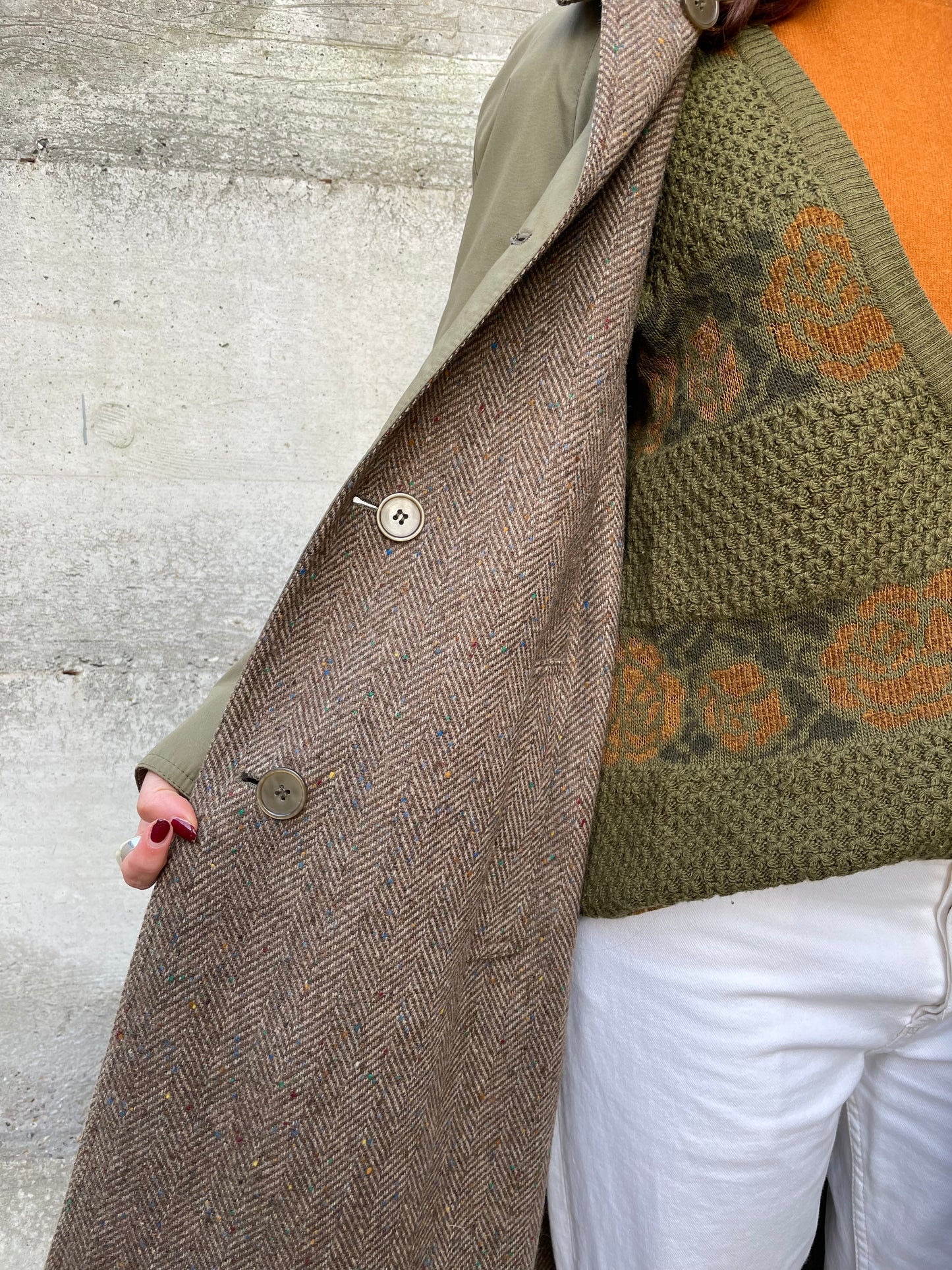 Trenchcoat double face Preca. Da un lato impermeabile misto cotone, dall'altro cappotto spigato in pura lana