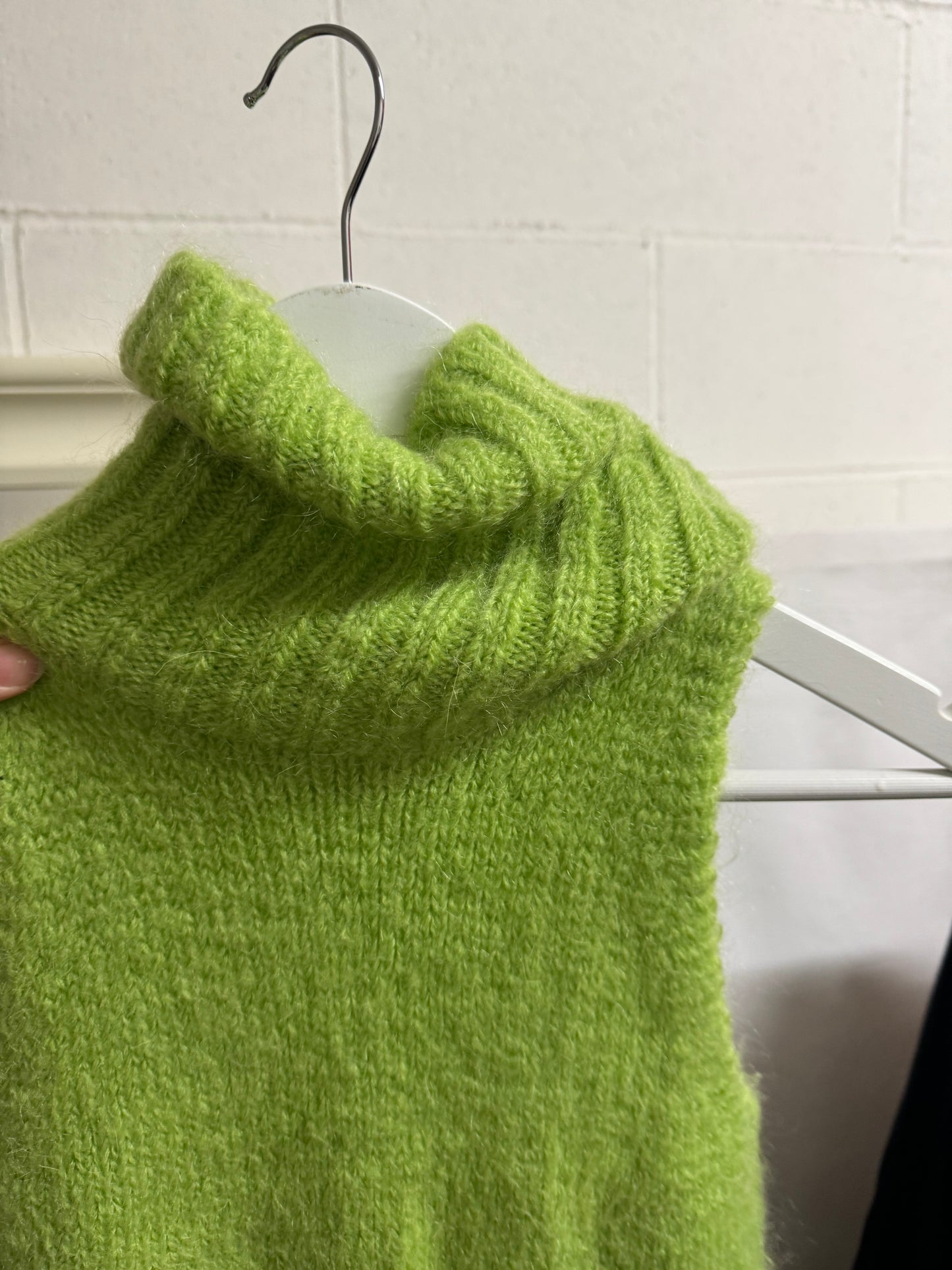 Gilet a collo alto crochet verde mela, misto kid mohair