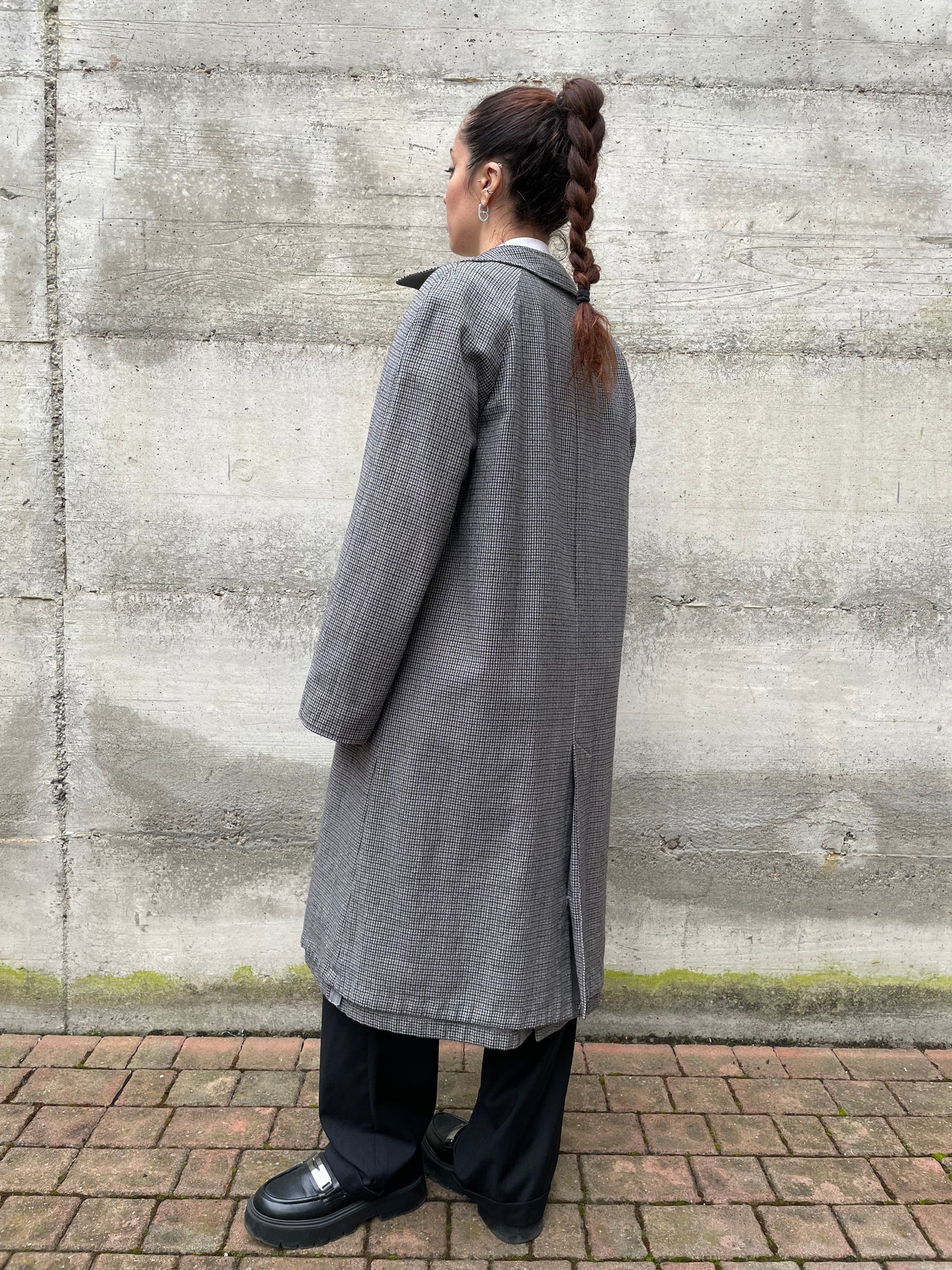 Trenchcoat/cappotto Nino monopetto double face, da un lato pura lana vergine pied de poule, dall'altro impermeabile misto cotone grigio