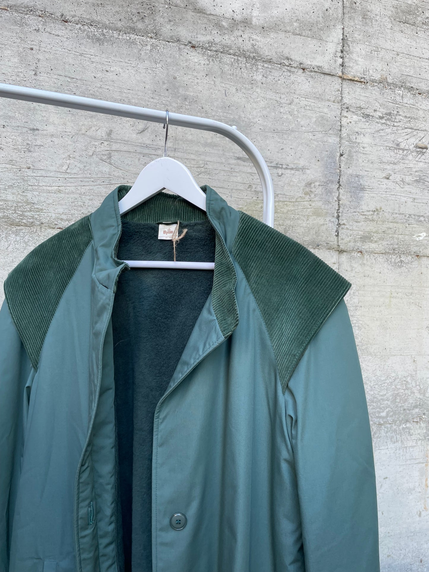 Trenchcoat invernale imbottito con cintura