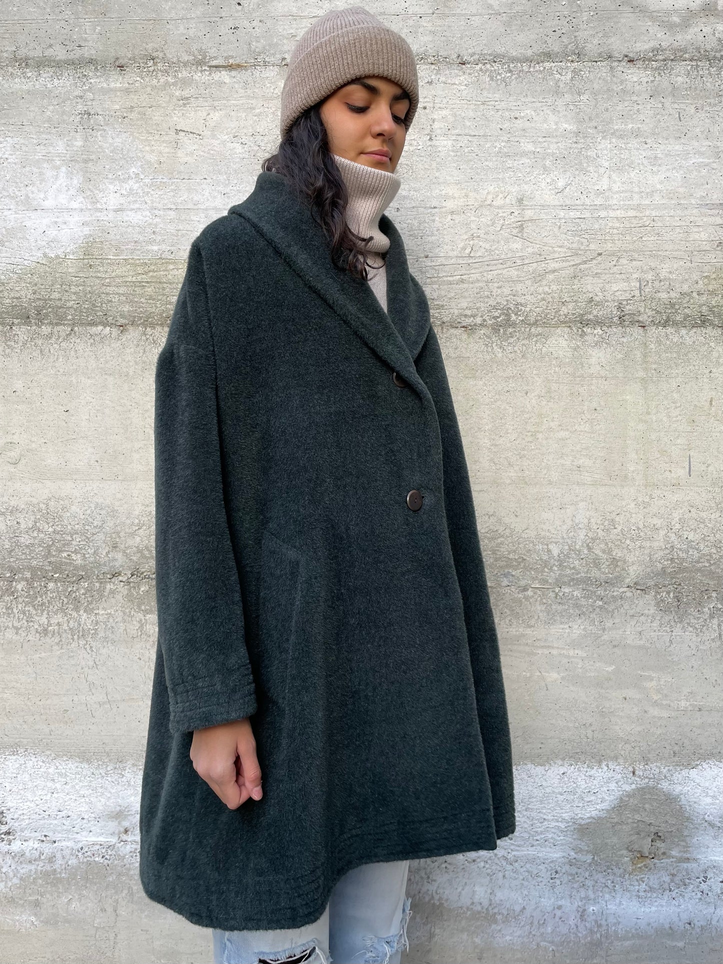 Cappotto a mantella verde bosco 50% alpaca, 30% mohair, 20% lana