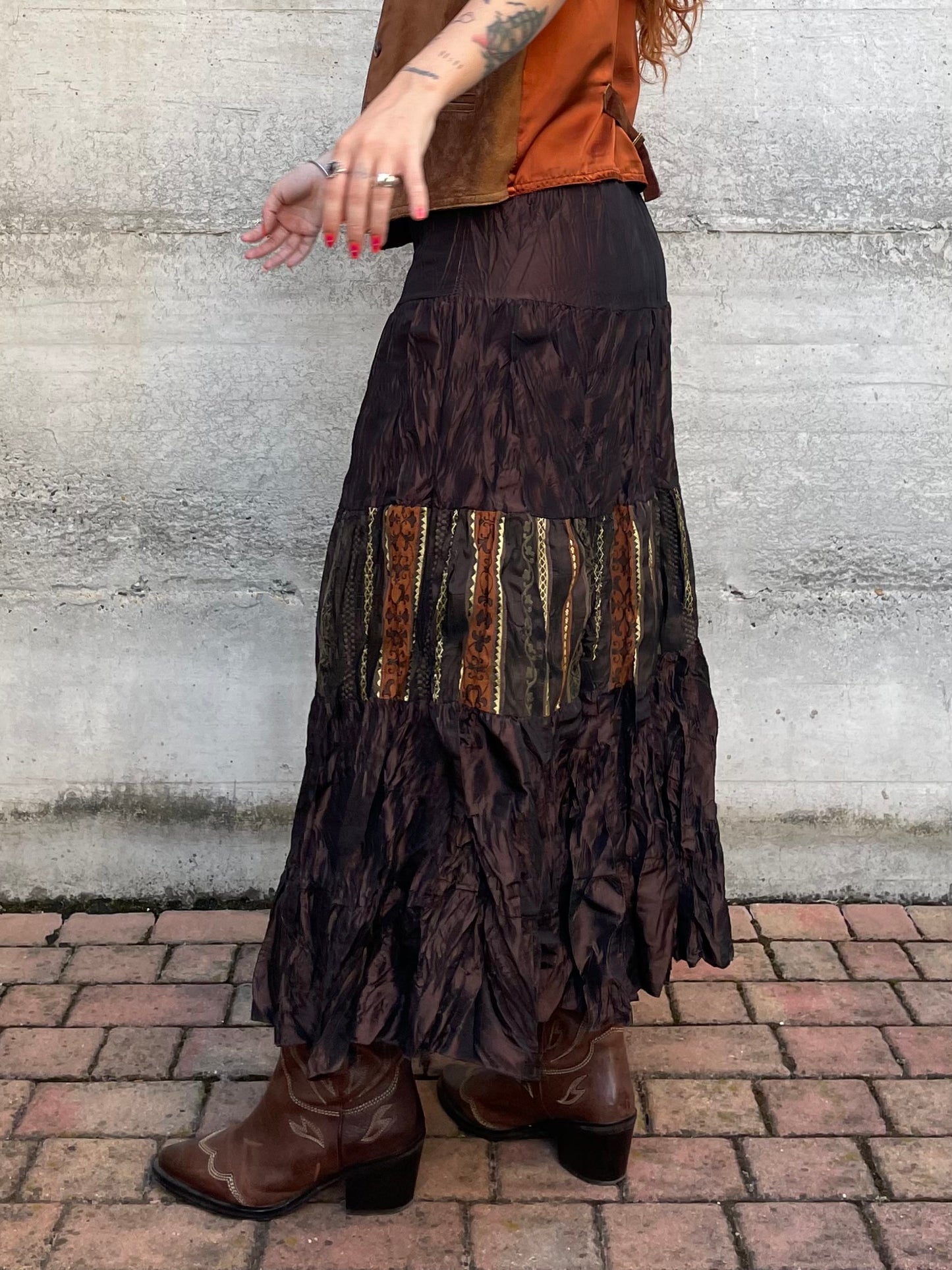 Gonna lunga marrone increspata con inserto etnico, taglia M