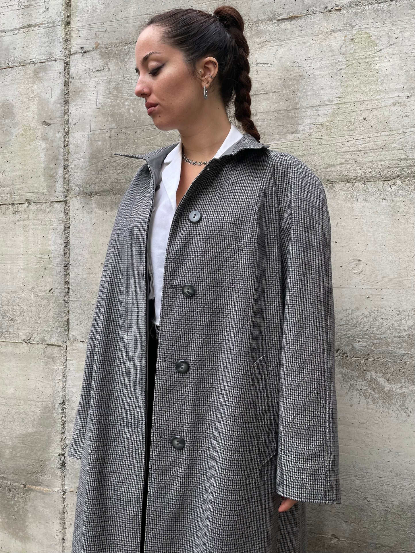 Trenchcoat/cappotto Nino monopetto double face, da un lato pura lana vergine pied de poule, dall'altro impermeabile misto cotone grigio