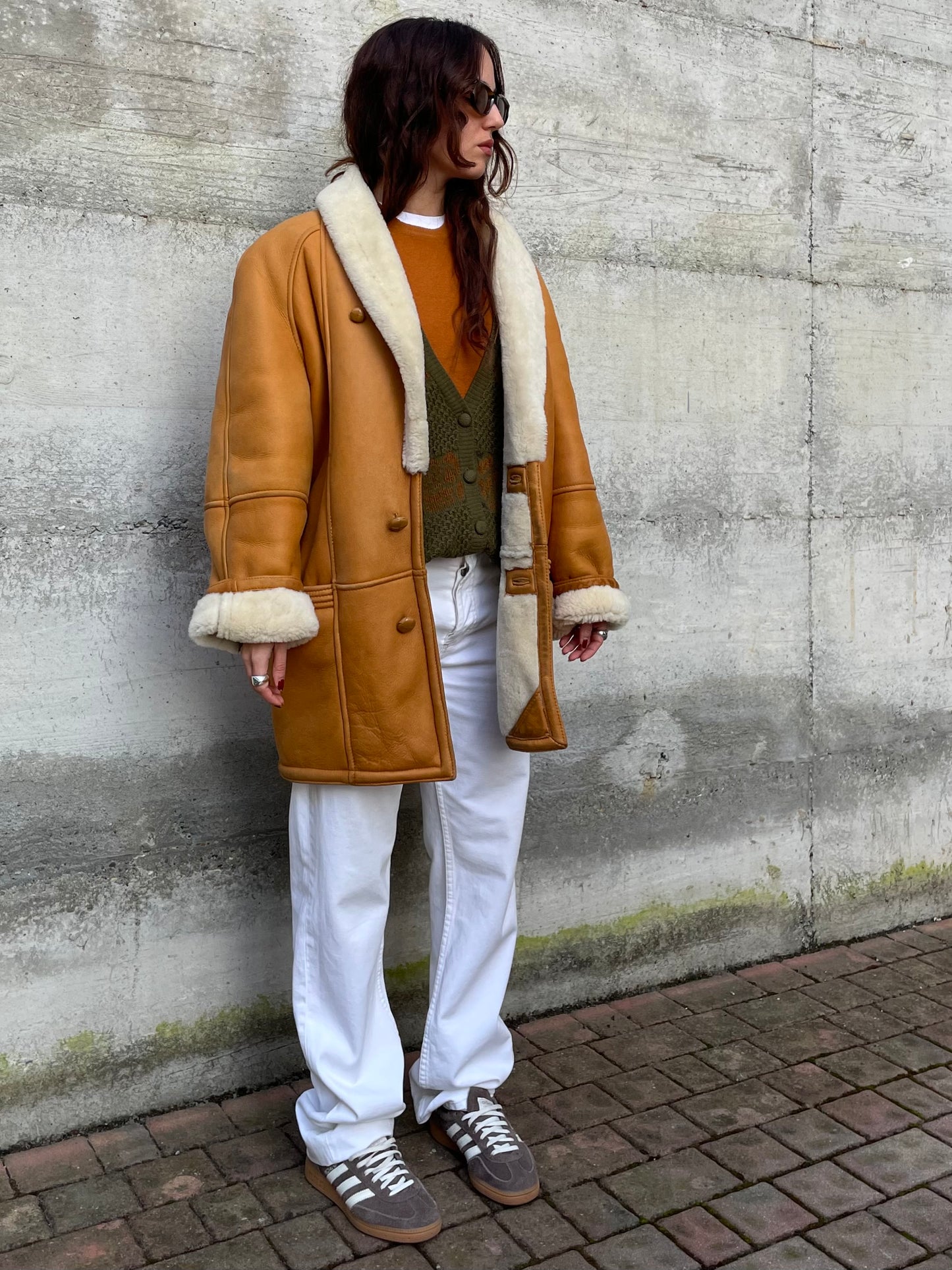 Montone Shearling originale a pelo bianco con esterno in pelle ruggine