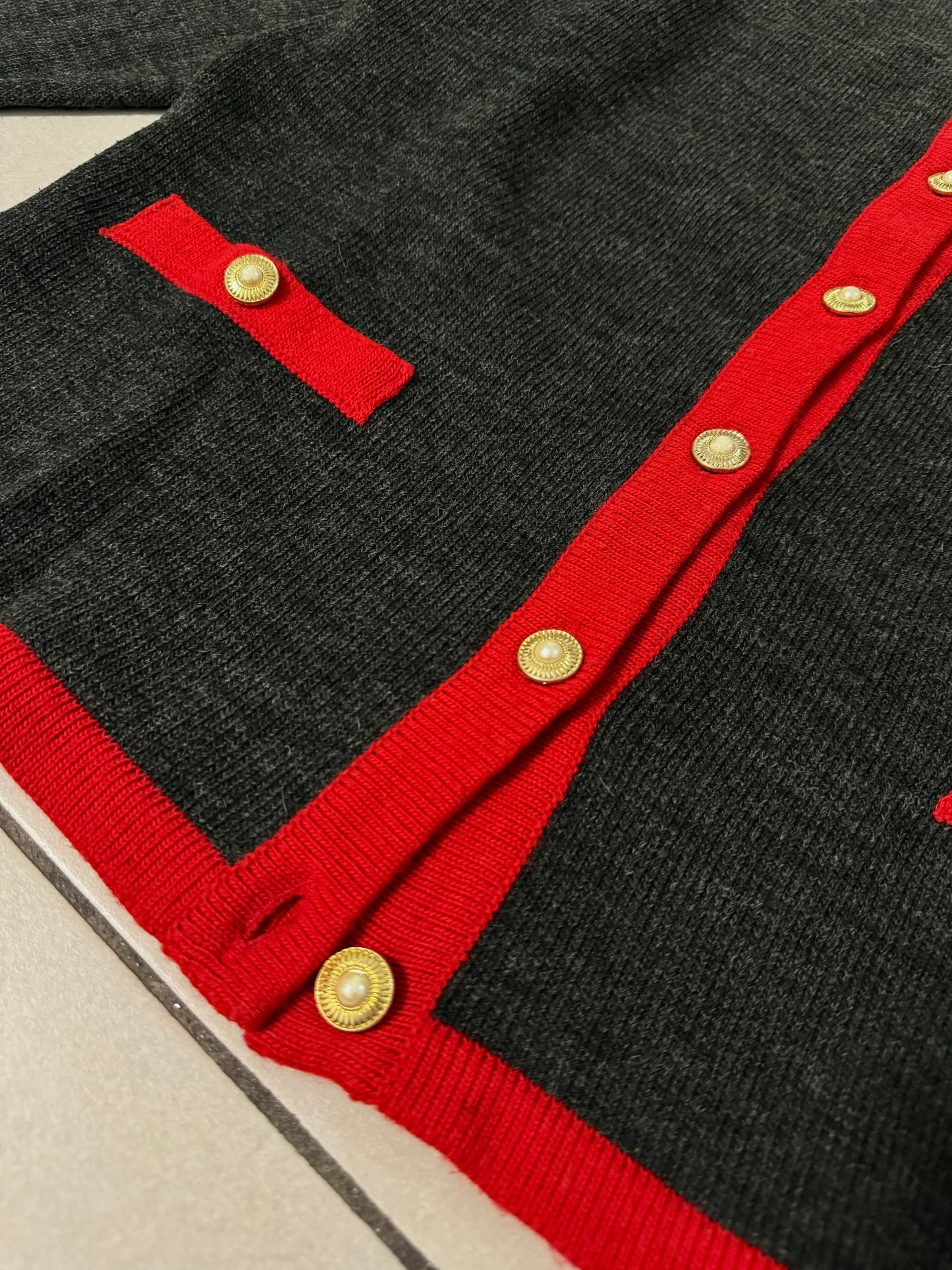 Cardigan girocollo in misto lana con bottoni gioiello