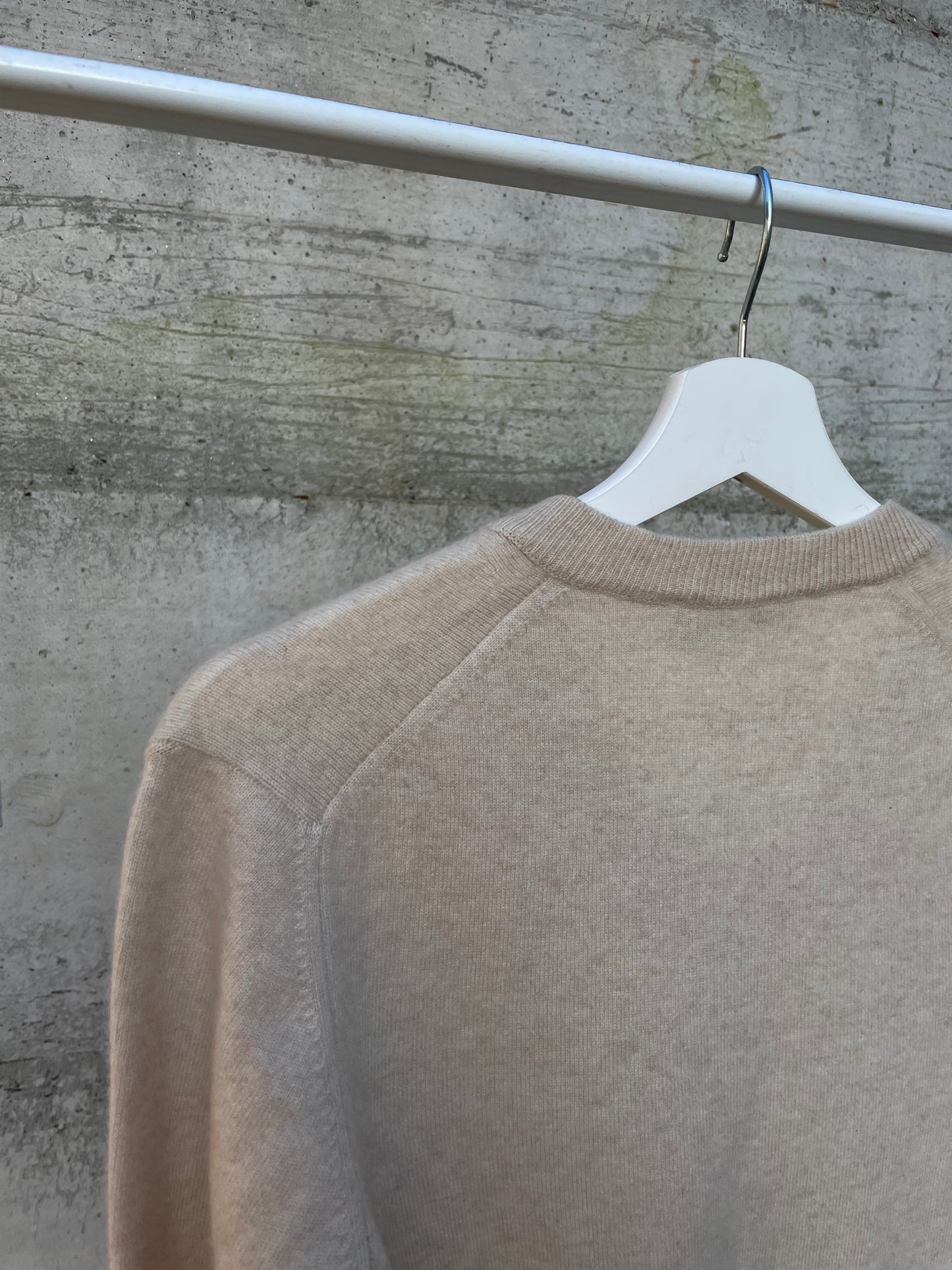 Maglioncino scollo a V sabbia 100% cashmere, taglia M