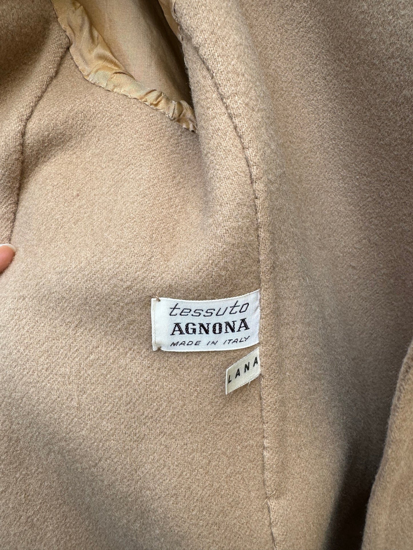 Cappotto sartoriale con cintura e tasconi tricot in 100% lana AGNONA