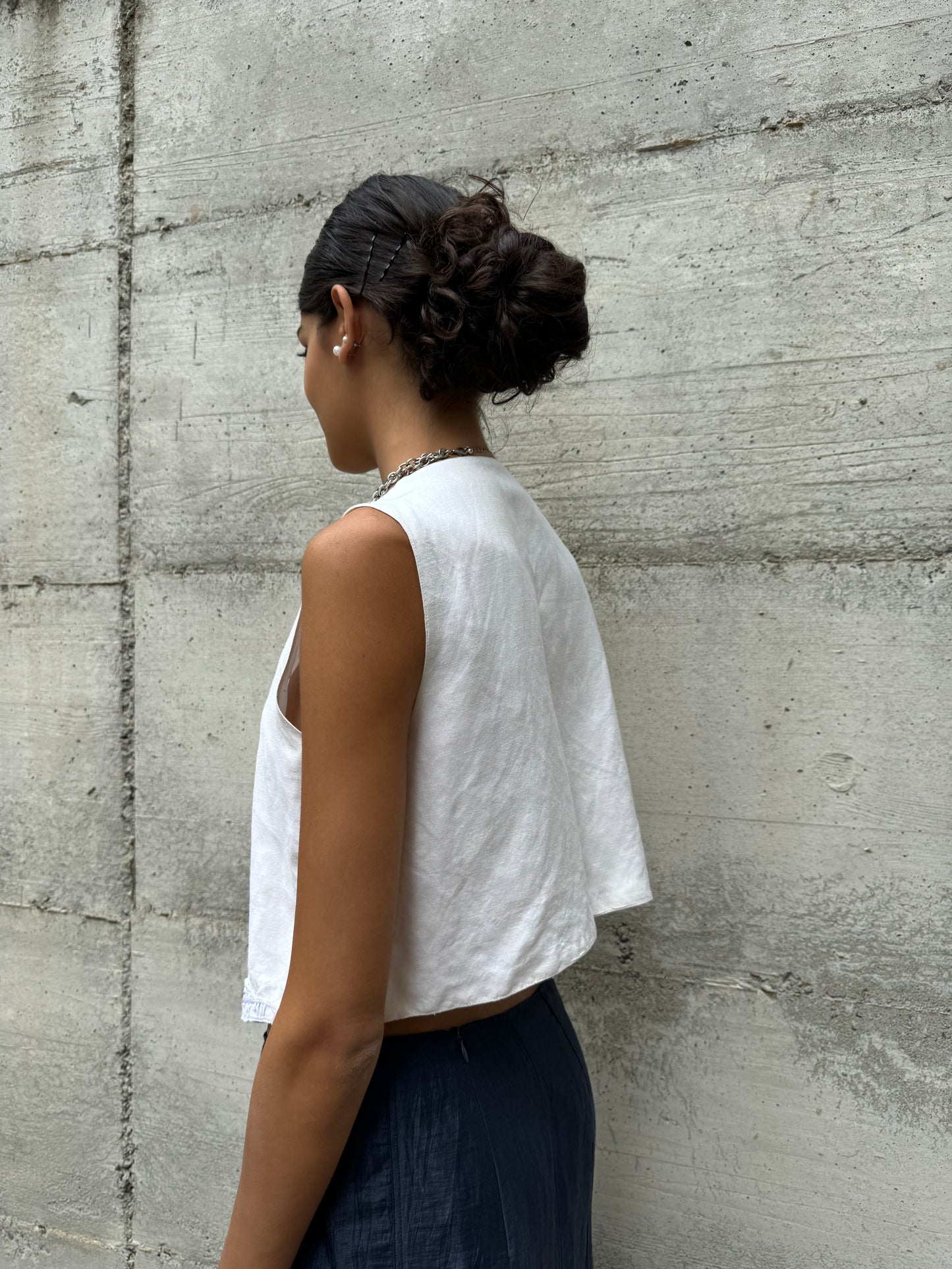 Gilet sartoriale in lino ricamato a mano, taglia M