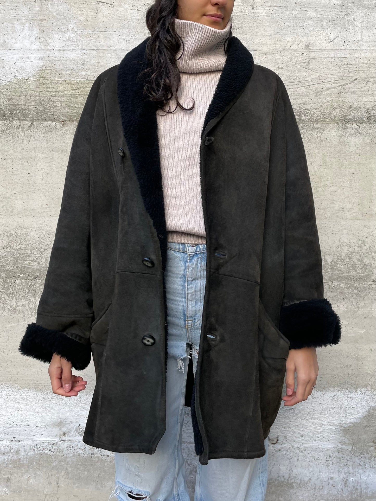 Montone Shearling scamosciato nero tendente al verde, pelo raso nero, taglia 52it uomo