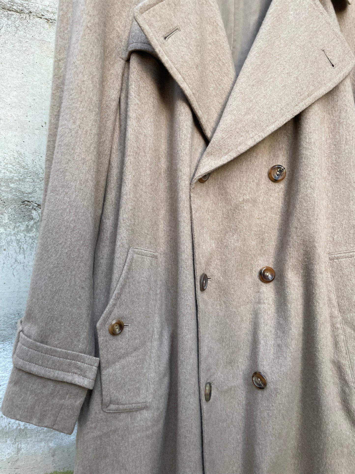 Cappotto sabbia AGNONA 100% cashmere, mezza fodera, con cintura. Taglia 48it uomo
