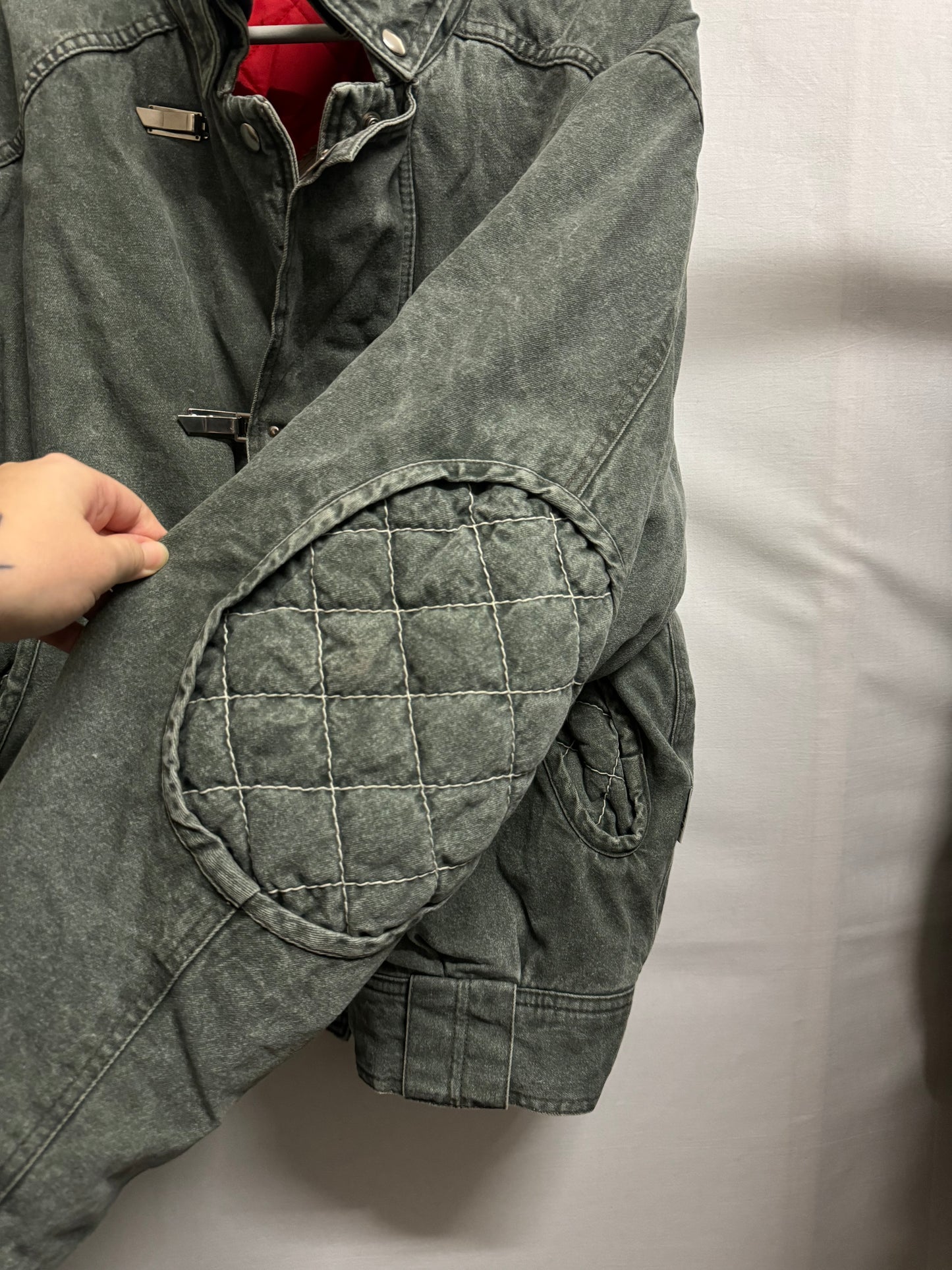 Bomber unisex trapuntato anni 80, in denim grigio con fodera rossa