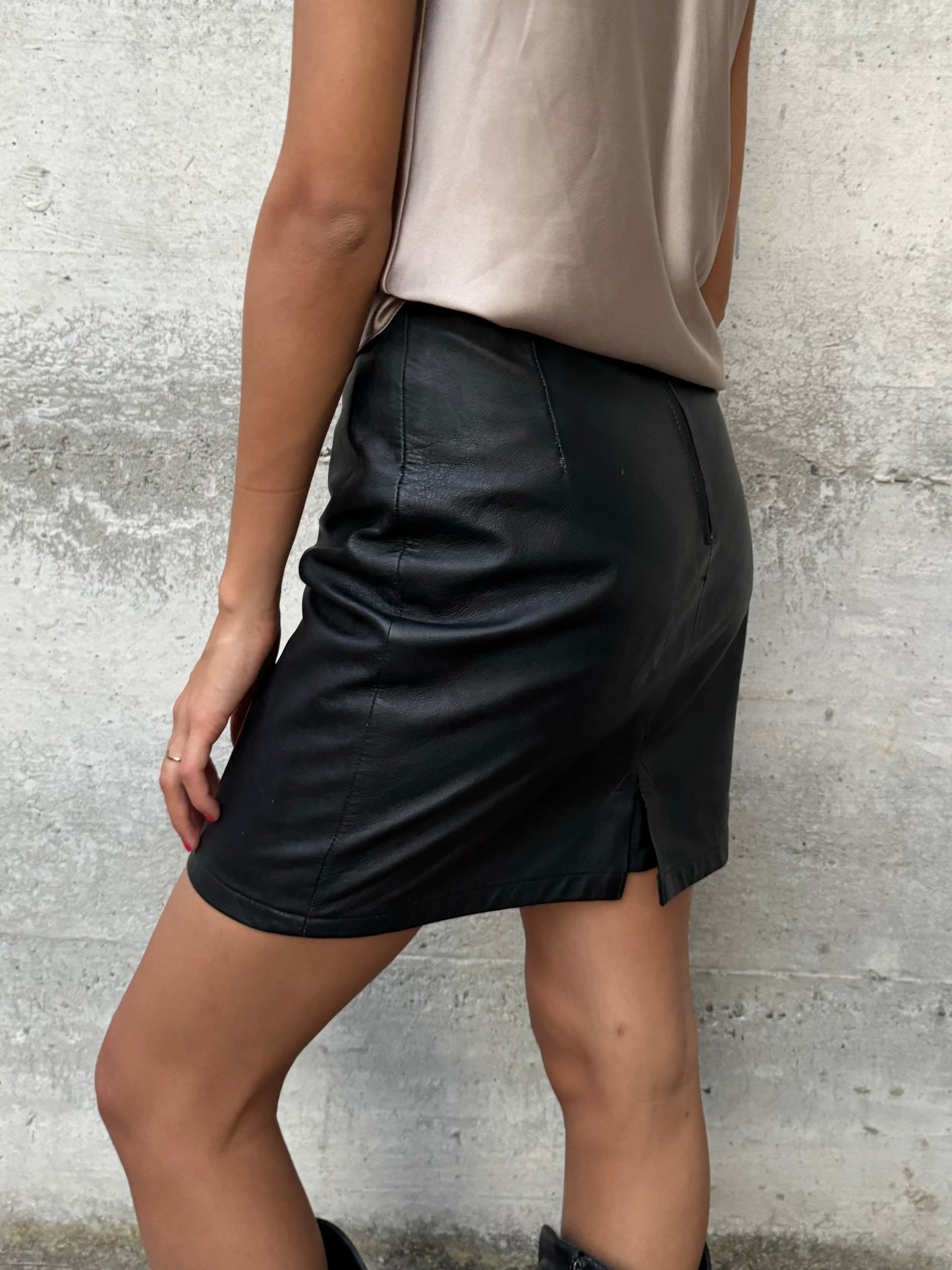 Minigonna in vera pelle, taglia 40it
