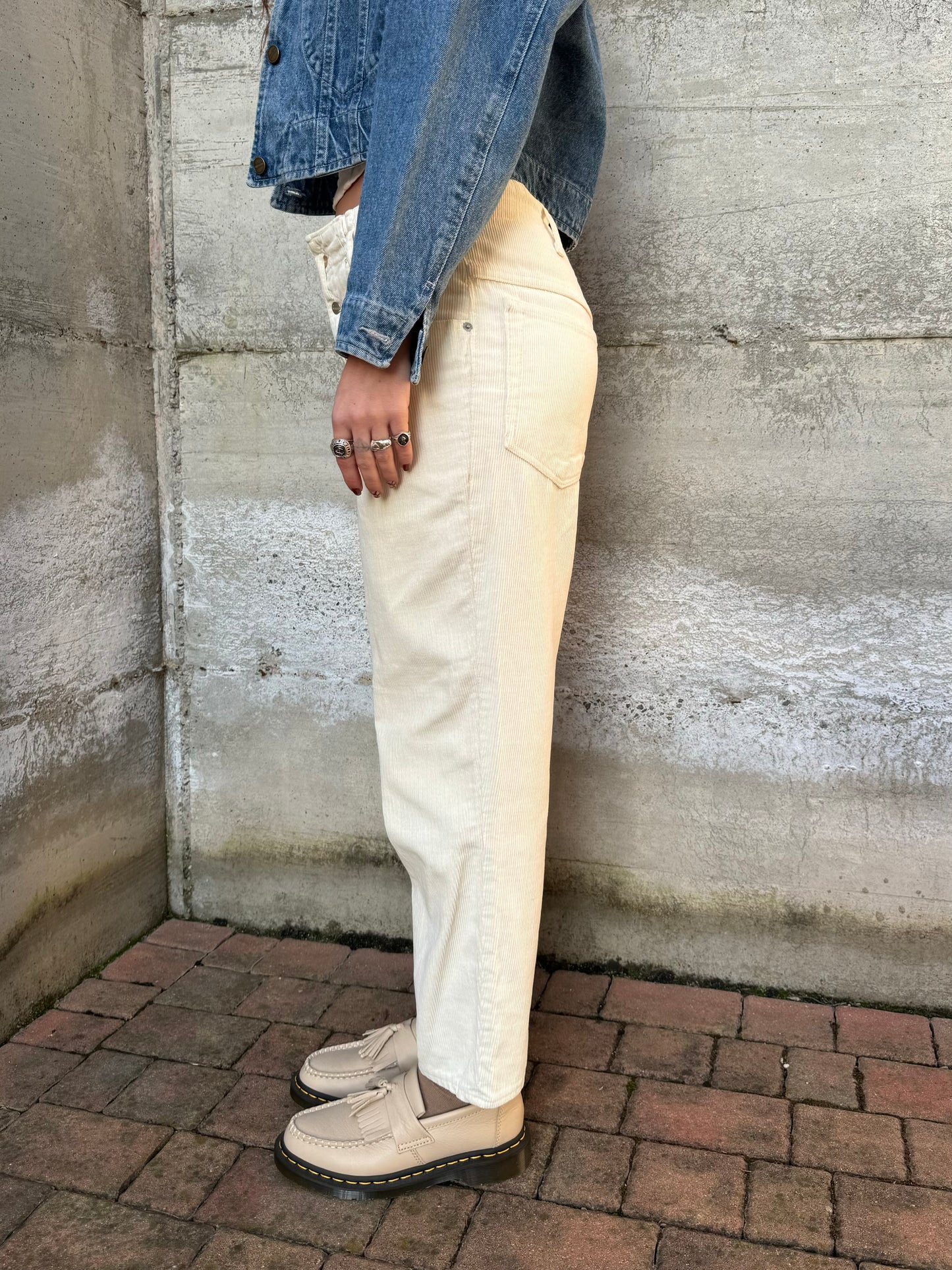 Pantalone AMERICANINO in velluto millerighe color burro