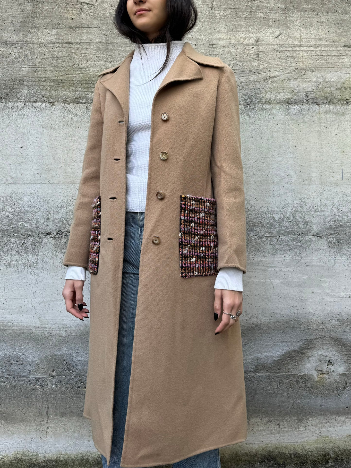 Cappotto sartoriale con cintura e tasconi tricot in 100% lana AGNONA