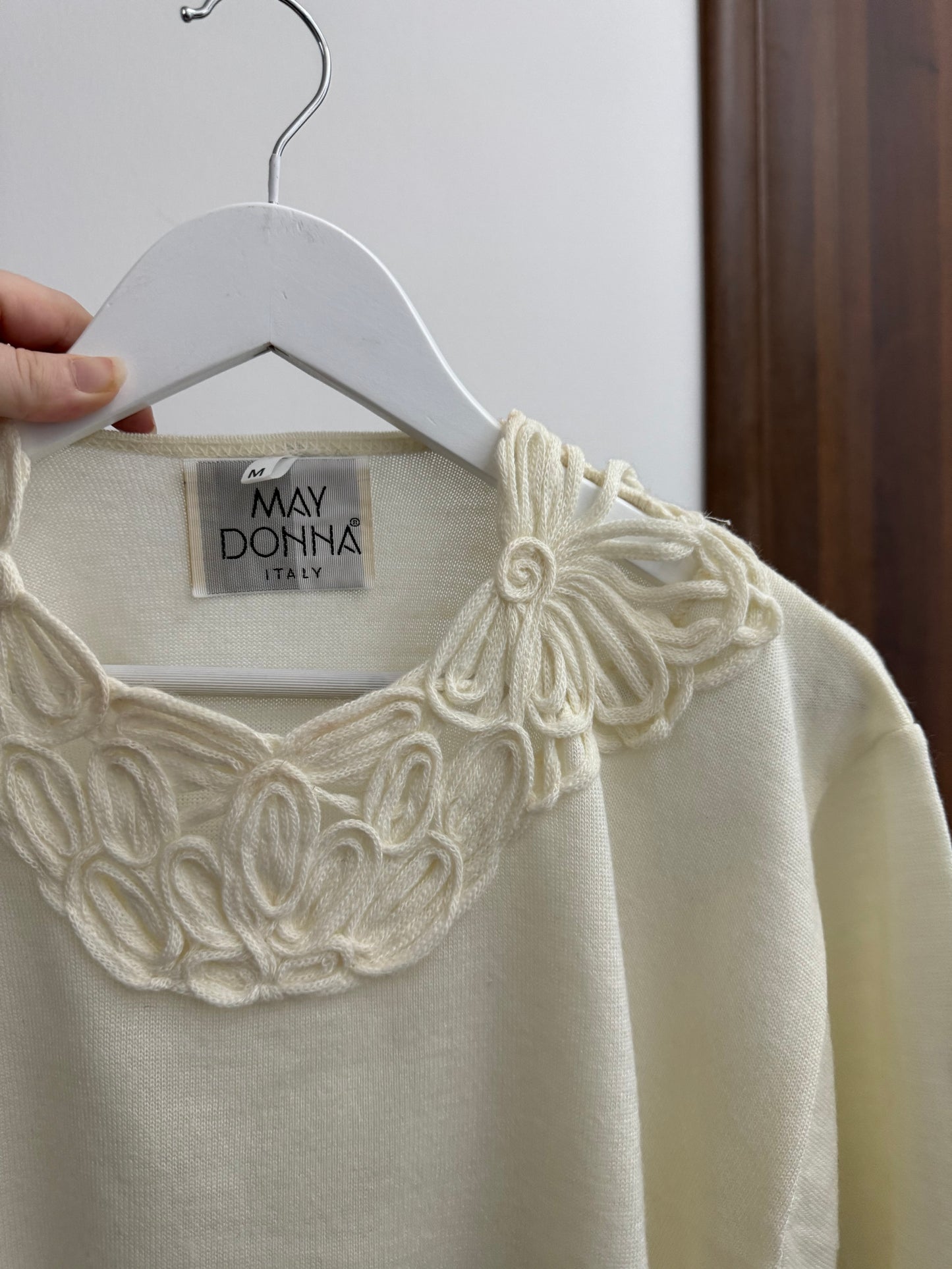 Maglioncino bianco in fresco lana con collo lavorato