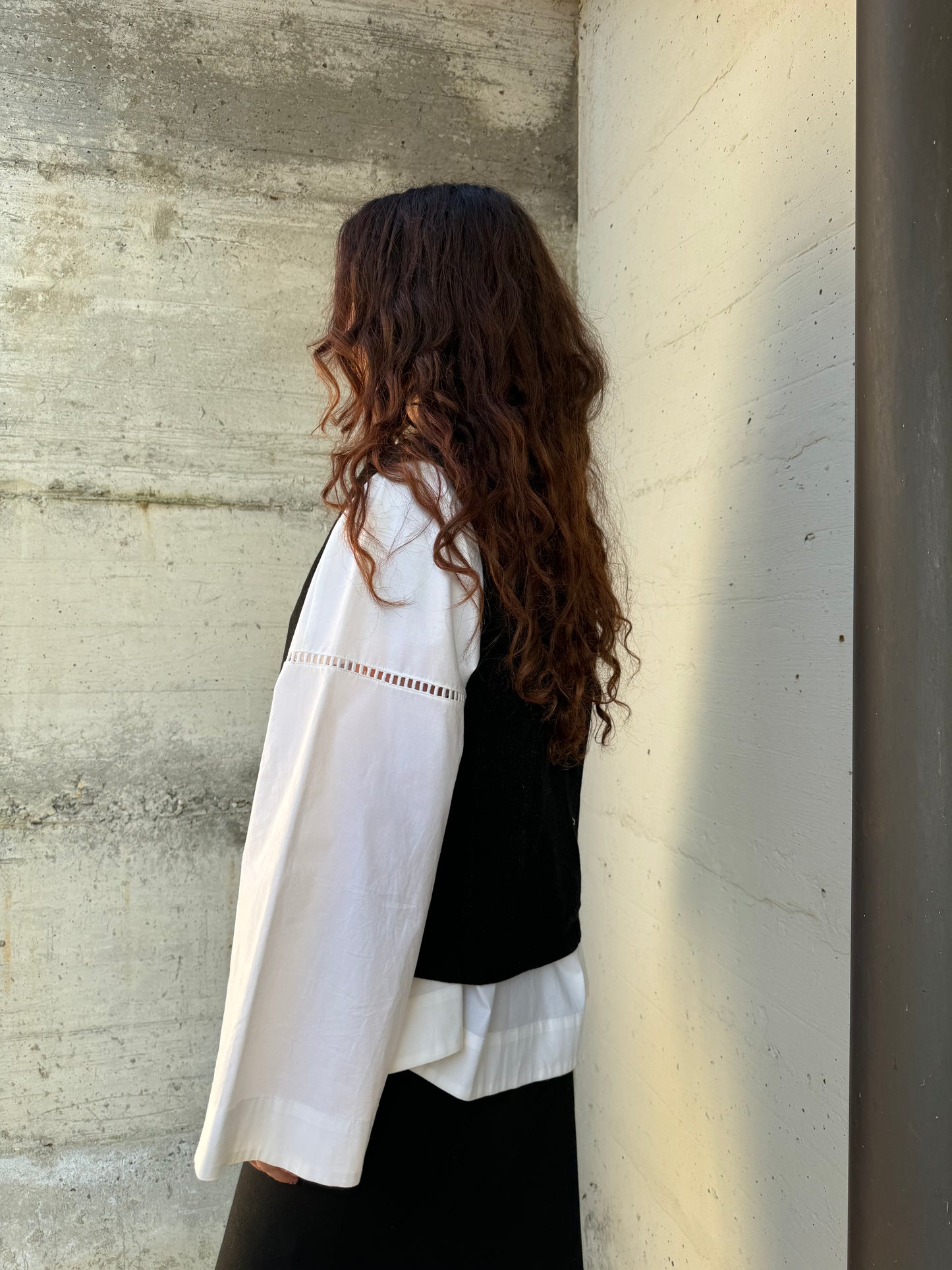 Gilet cropped sartoriale in fresco lana