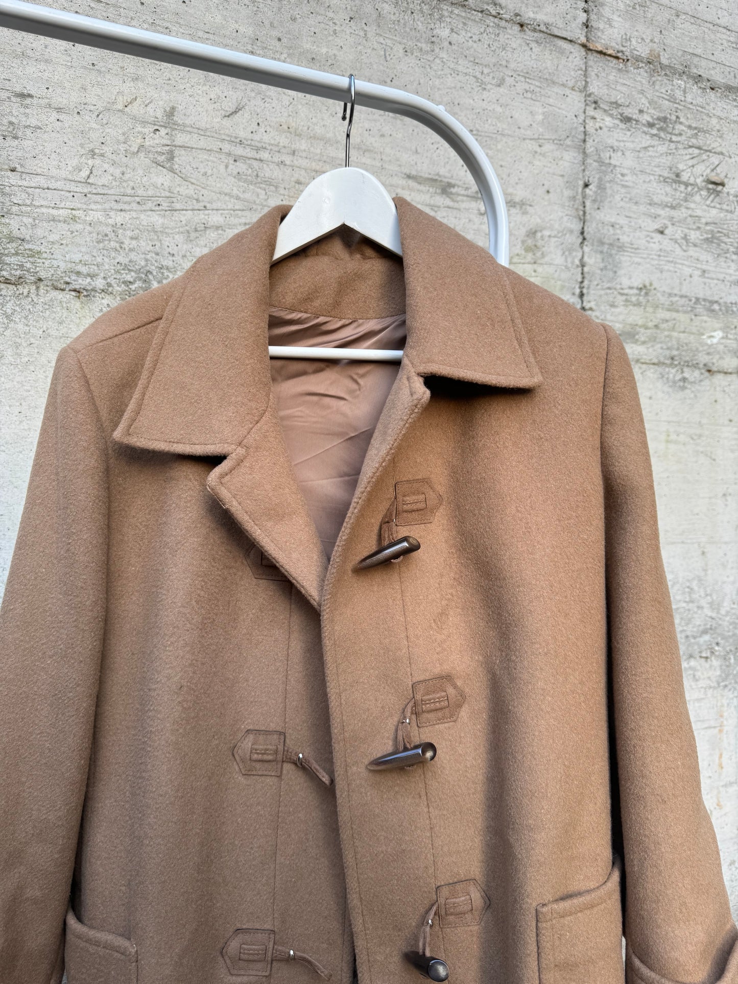 Cappotto donna cammello con alamari in lana vergine