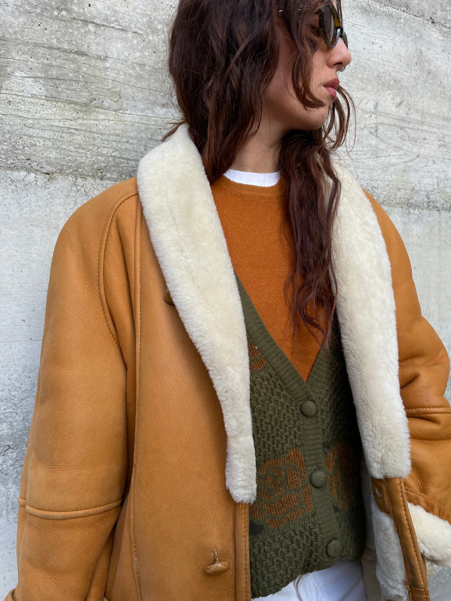 Montone Shearling originale a pelo bianco con esterno in pelle ruggine