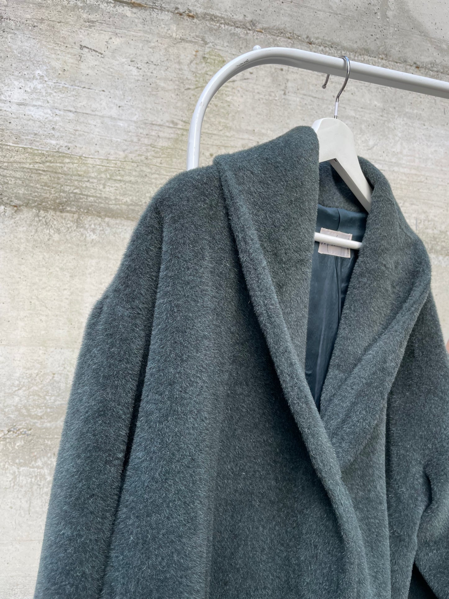 Cappotto a mantella verde bosco 50% alpaca, 30% mohair, 20% lana