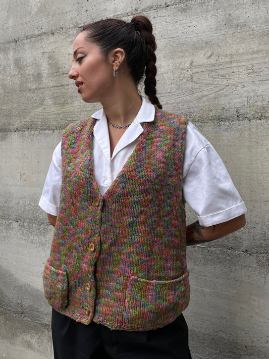 Gilet crochet multicolor in lana con bottoncini in legno