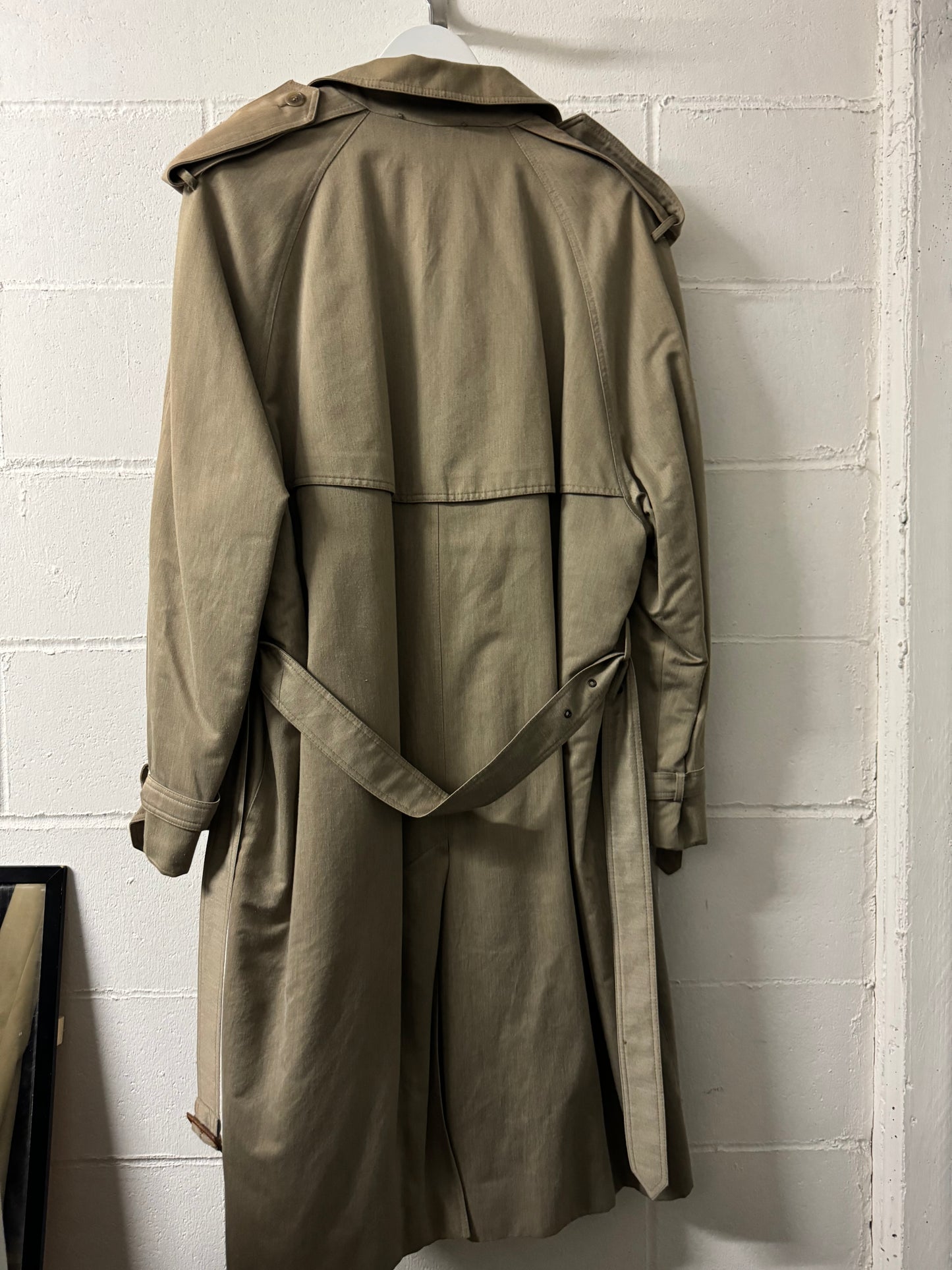 Trenchcoat sartoriale lungo doppiopetto color sabbia