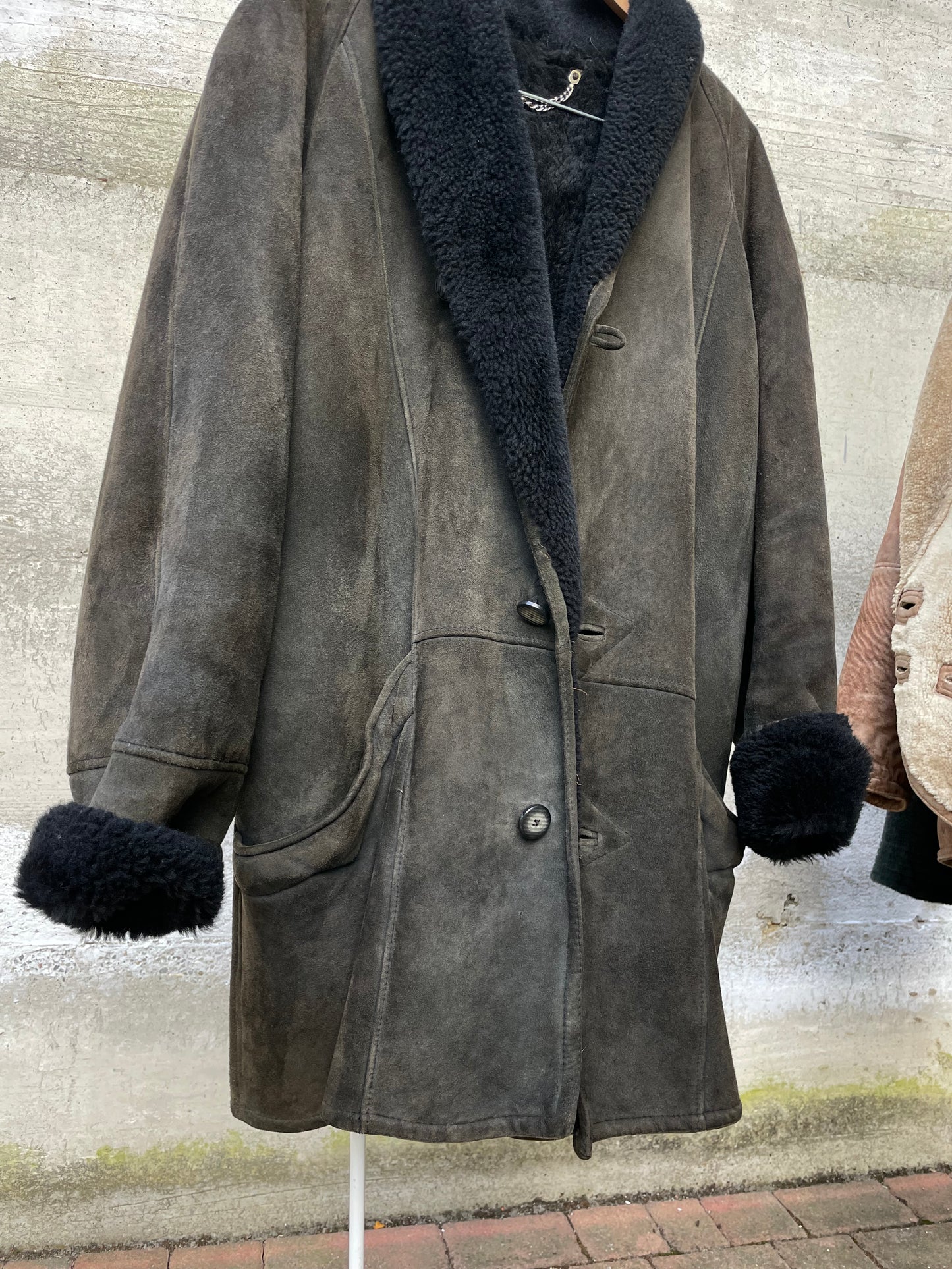 Montone Shearling scamosciato nero tendente al verde, pelo raso nero, taglia 52it uomo