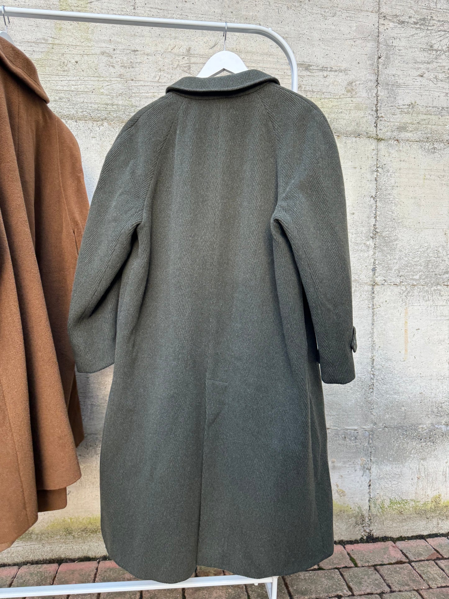 Cappotto donna sartoria Valstar verde scuro spigato, con cintura