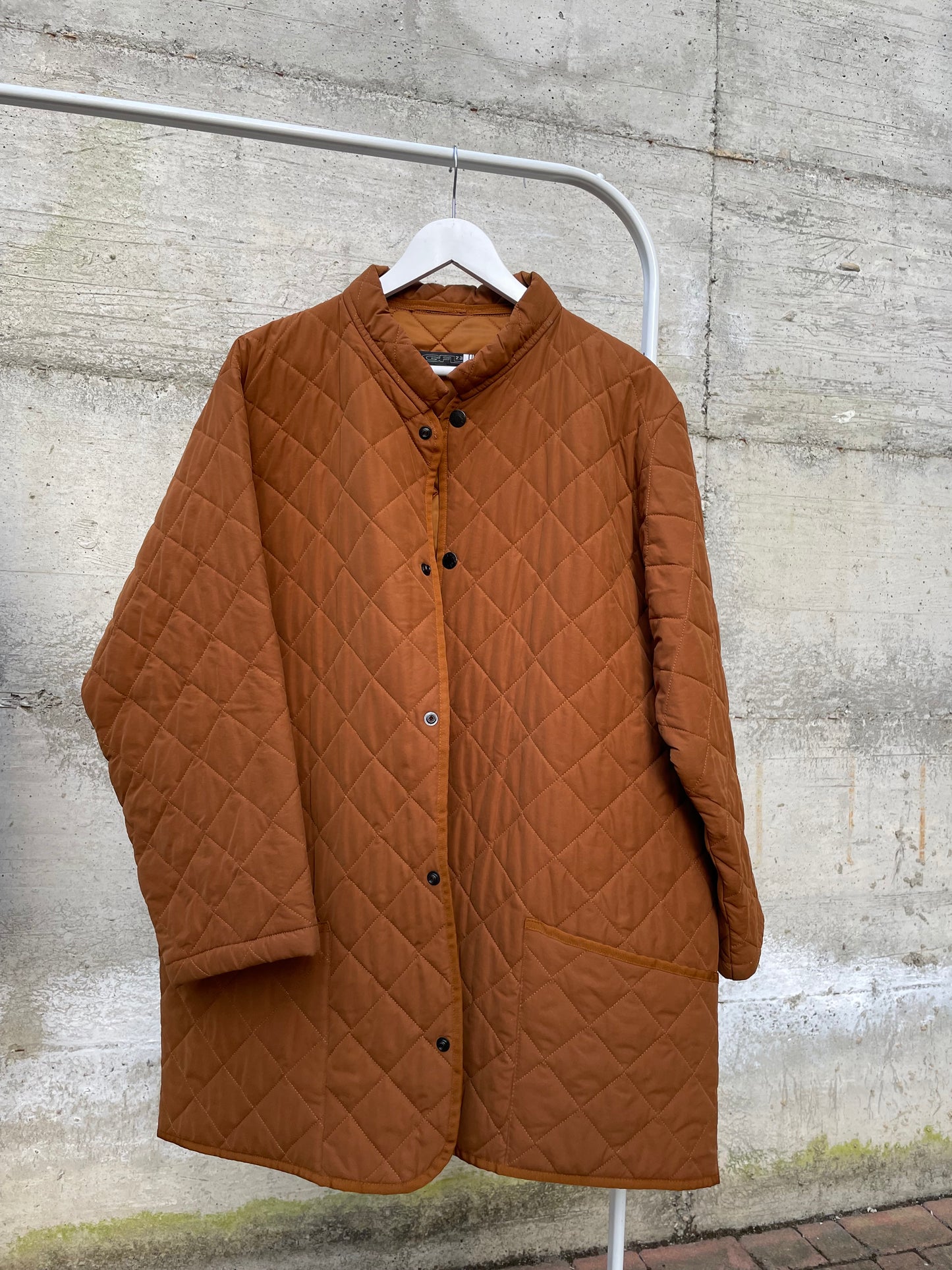 Husky trapuntato ruggine con bottoni a clip