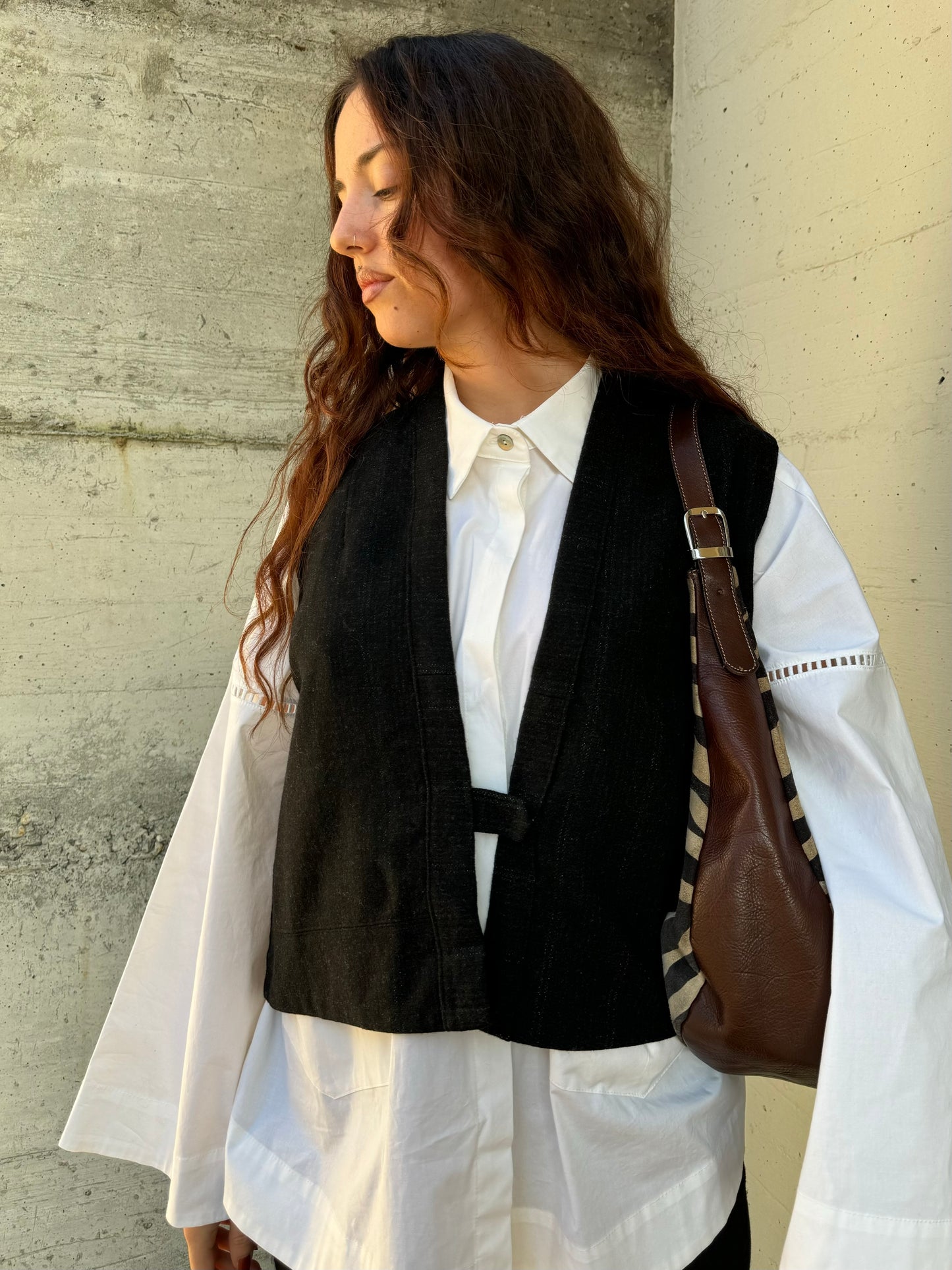 Gilet cropped sartoriale in fresco lana