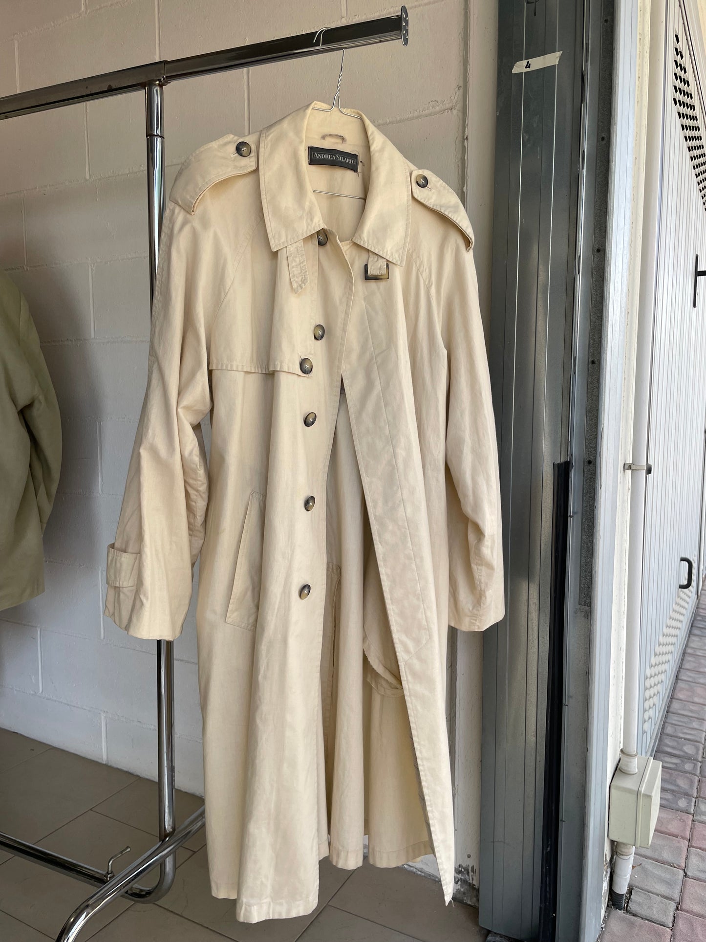 Trenchcoat crema in cotone Andrea Silardi