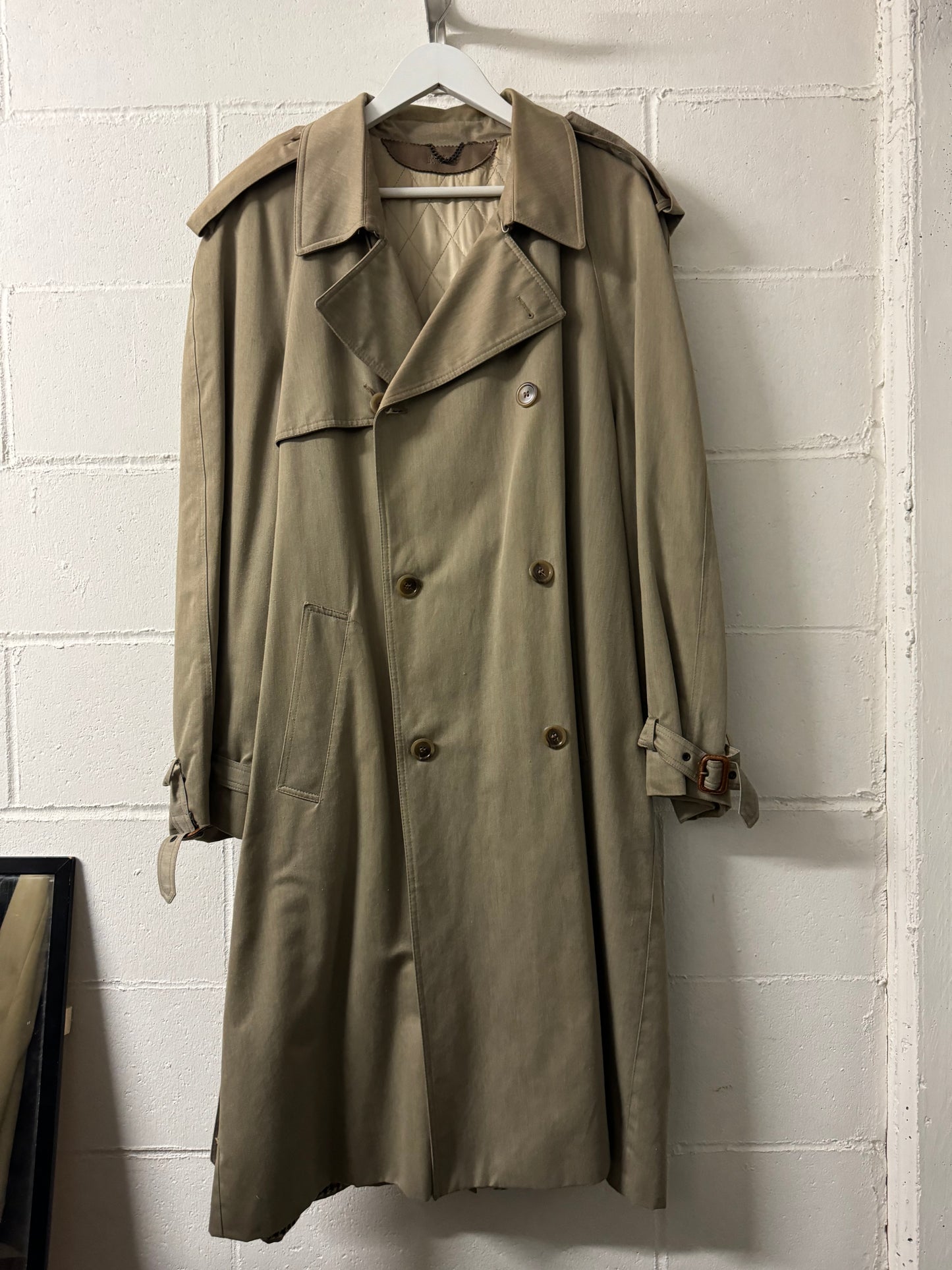 Trenchcoat sartoriale lungo doppiopetto color sabbia