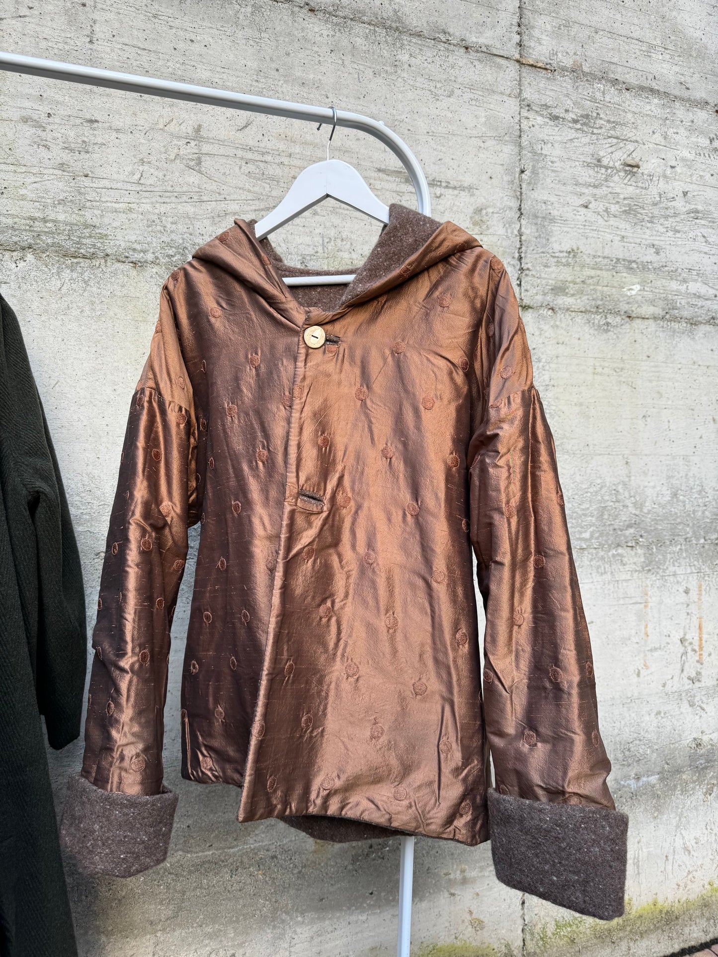 Piumino doubleface con cappuccio, shantung di seta e misto lana/mohair