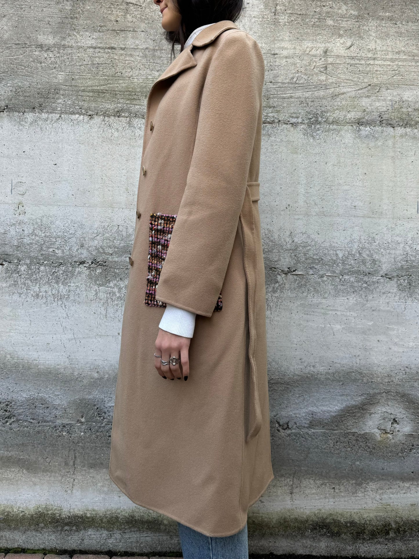 Cappotto sartoriale con cintura e tasconi tricot in 100% lana AGNONA