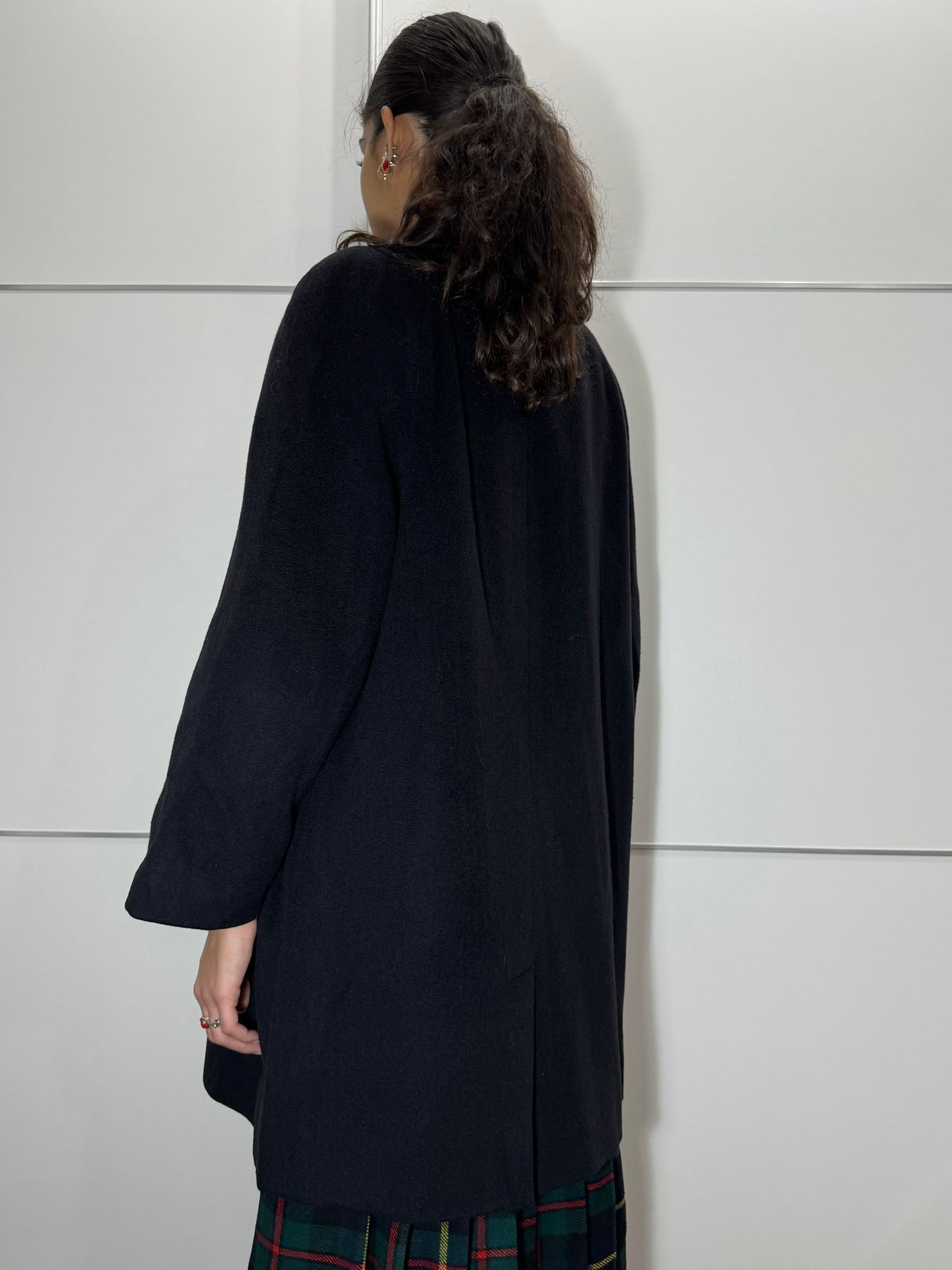 Cappotto corto sartoriale blu notte in pura lana vergine