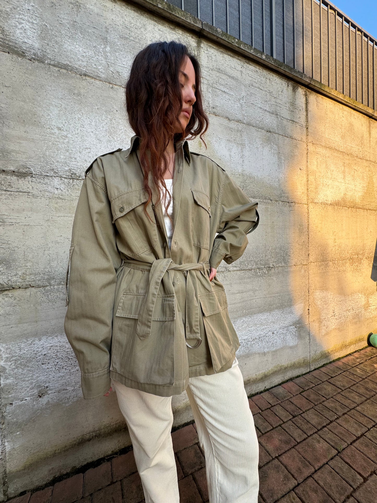 Overshirt cargo cachi in cotone, con cintura