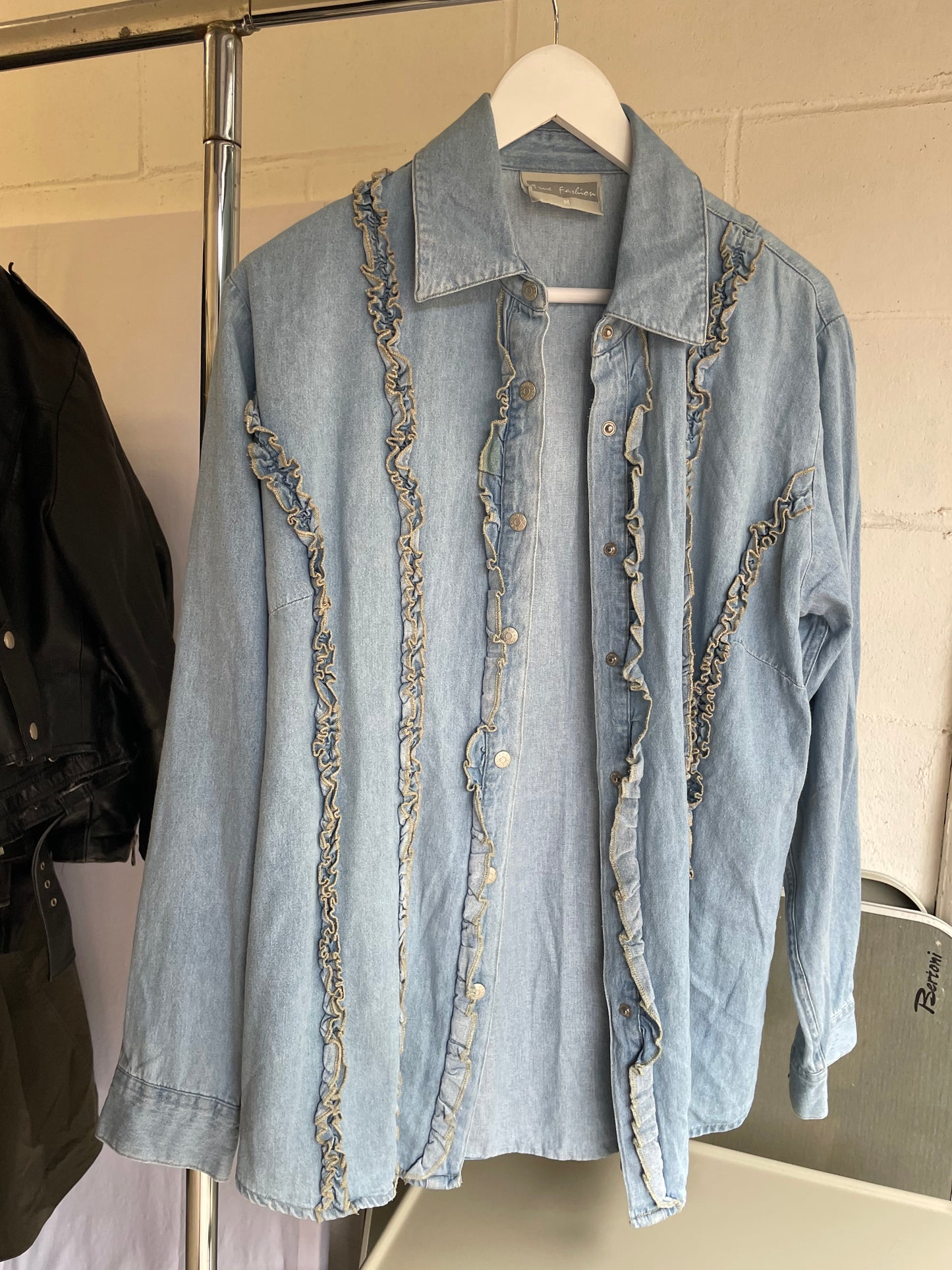 Camicia denim lavaggio chiaro, rouges frontali - taglia M