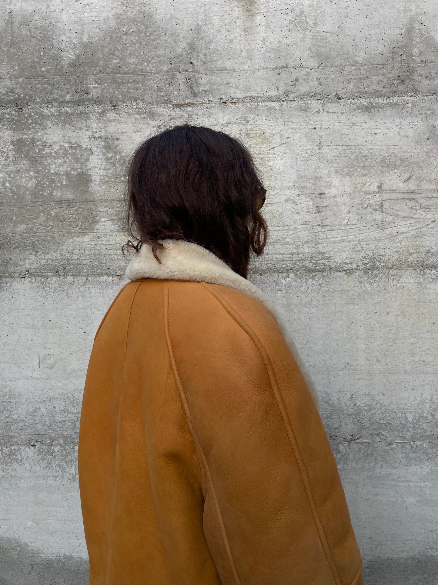 Montone Shearling originale a pelo bianco con esterno in pelle ruggine