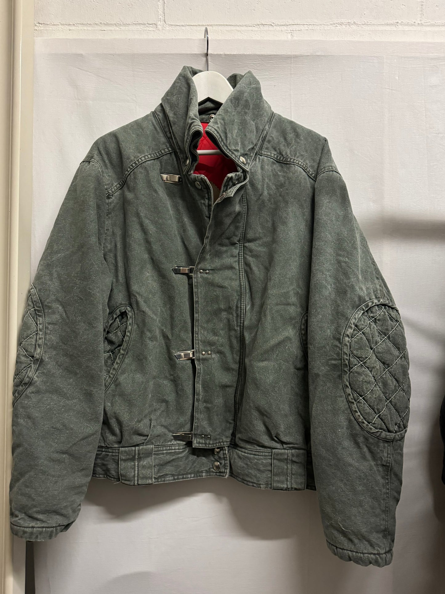 Bomber unisex trapuntato anni 80, in denim grigio con fodera rossa