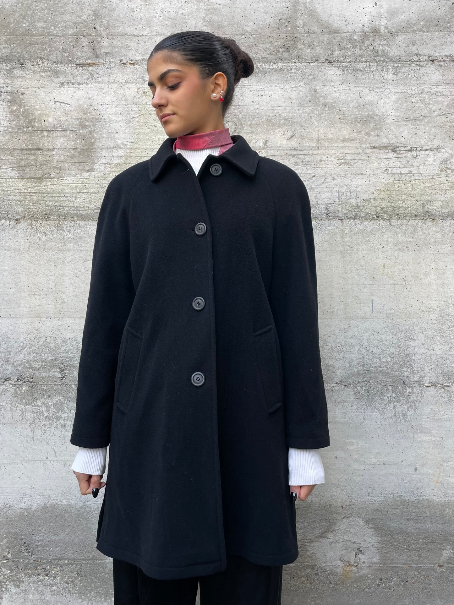 Cappotto nero sartoriale monopetto in pura lana