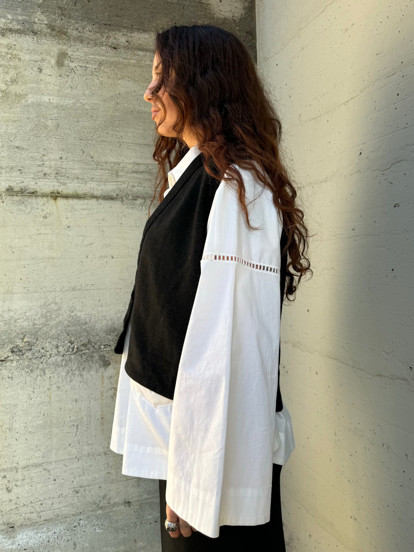 Gilet cropped sartoriale in fresco lana