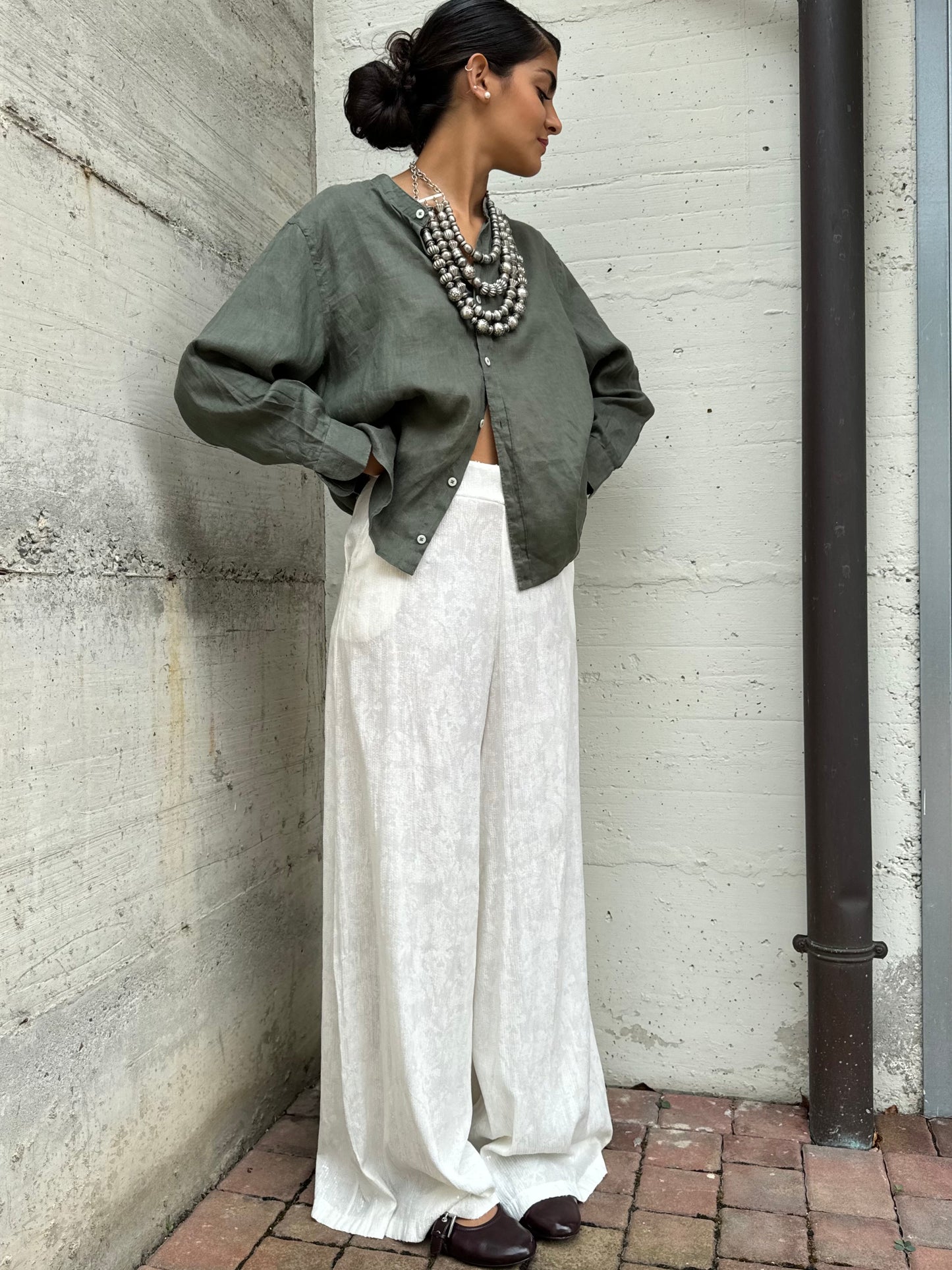 Camicia con collo alla coreana in 100% lino