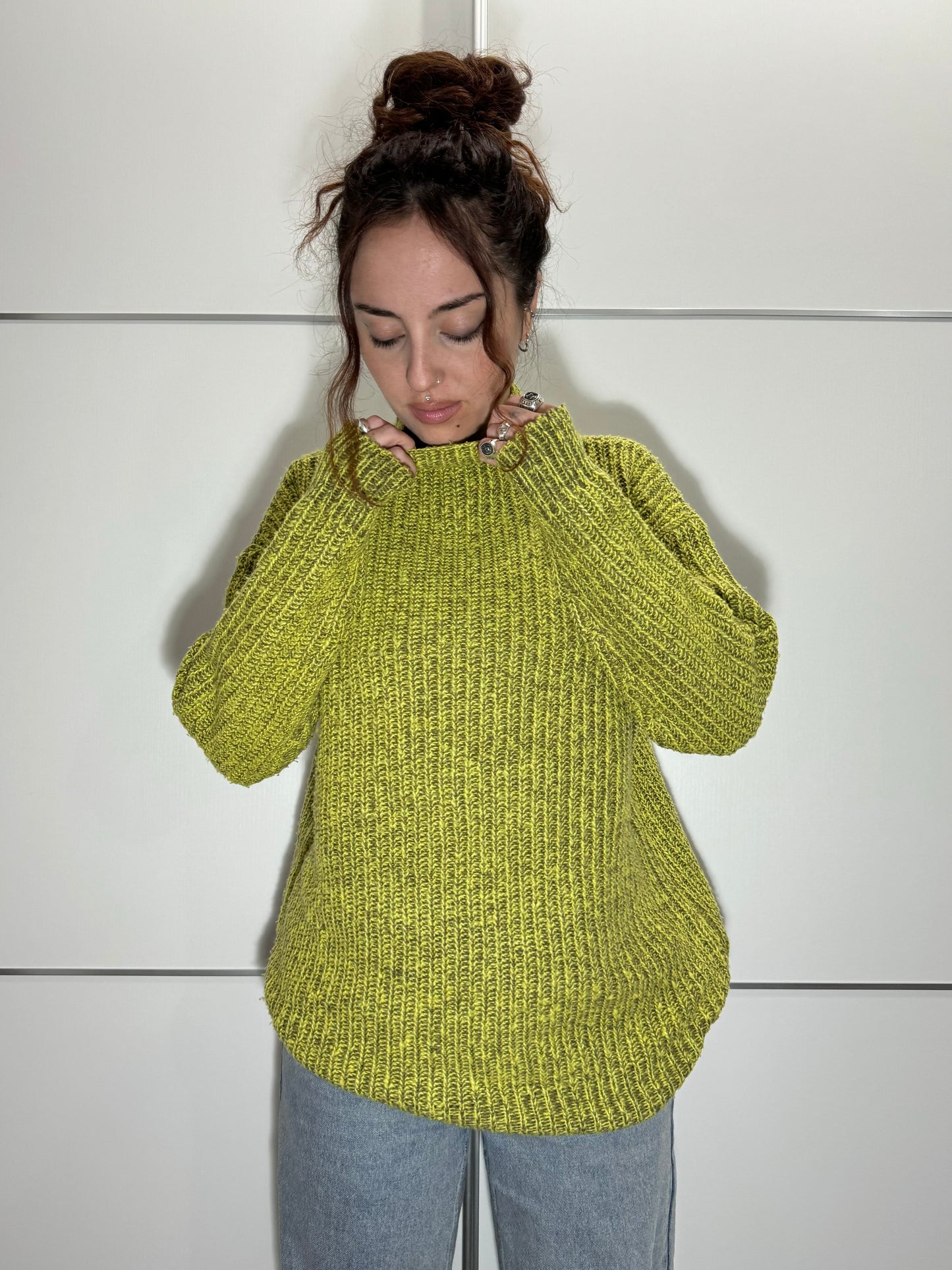 Maglione ampio a collo alto giallo e grigio melange, in misto lana