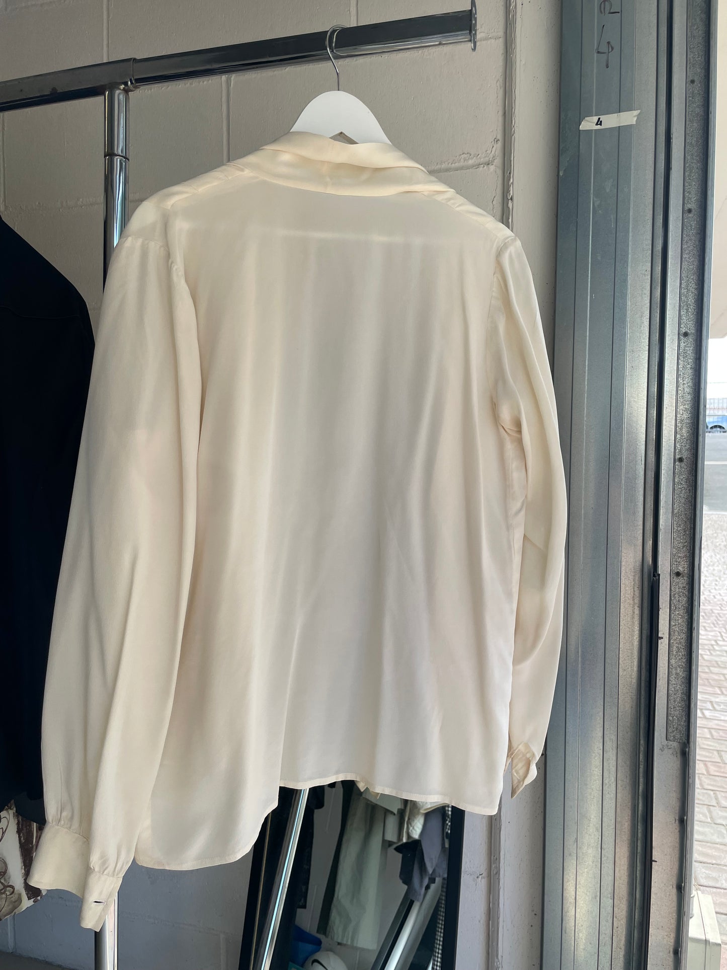 Camicia sartoriale 100% seta panna - nodo frontale